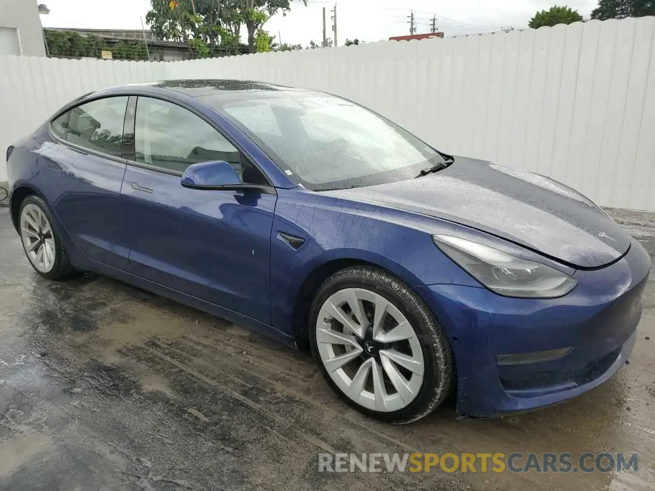 4 Photograph of a damaged car 5YJ3E1EA3NF369871 TESLA MODEL 3 2022