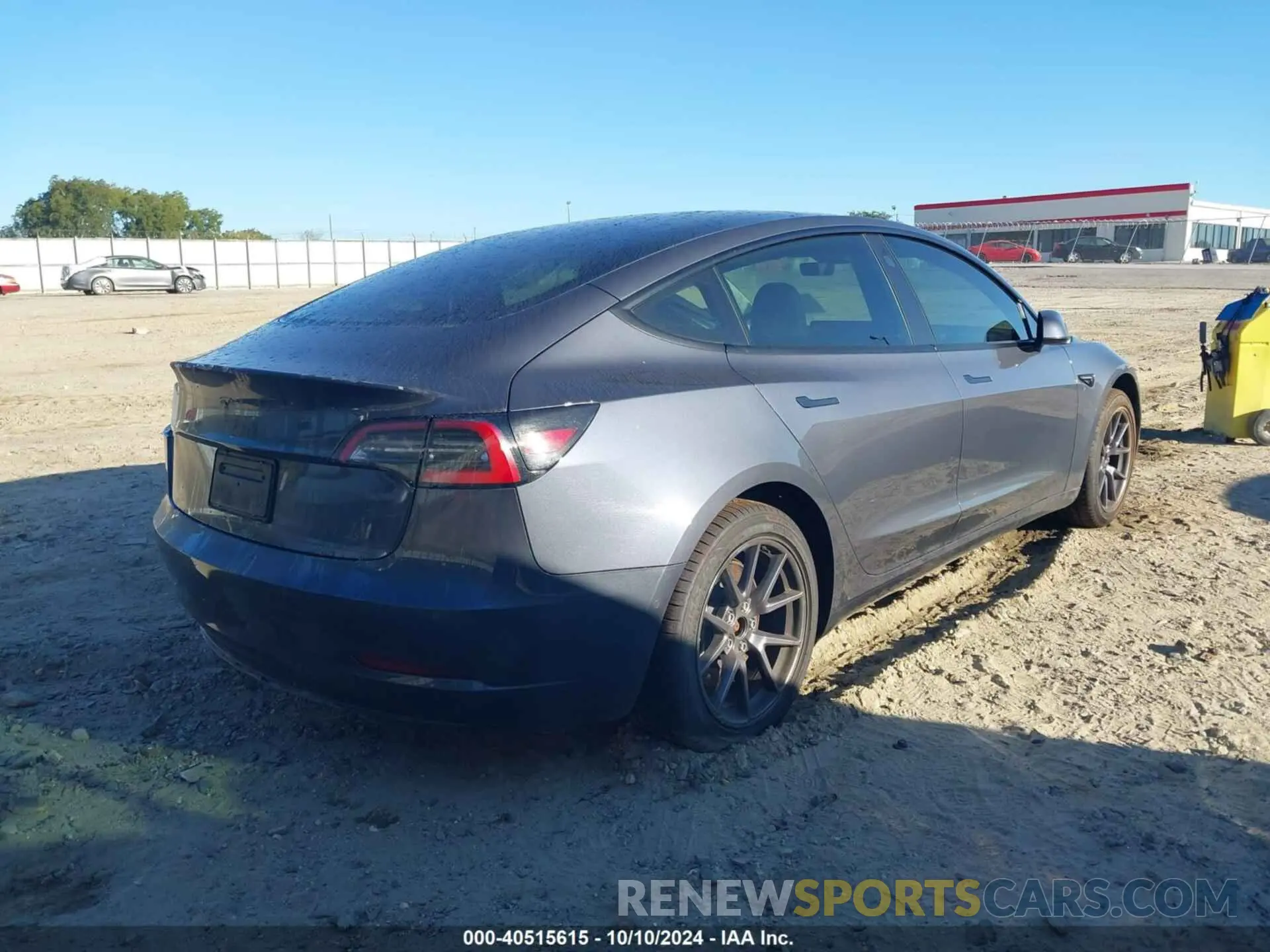 4 Photograph of a damaged car 5YJ3E1EA3NF370051 TESLA MODEL 3 2022