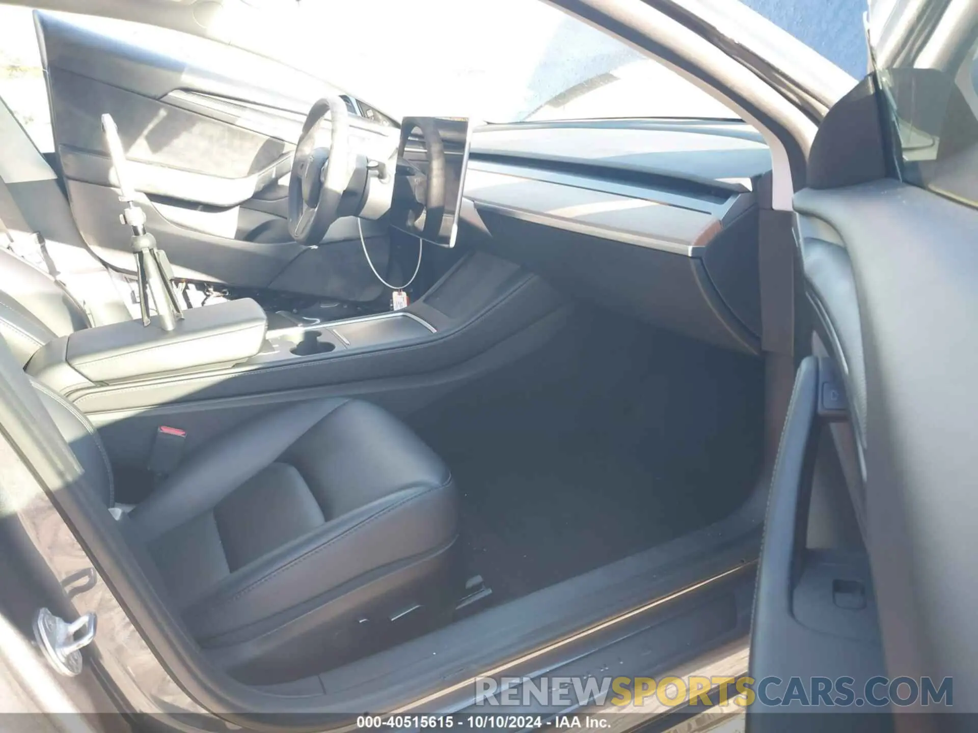 5 Photograph of a damaged car 5YJ3E1EA3NF370051 TESLA MODEL 3 2022