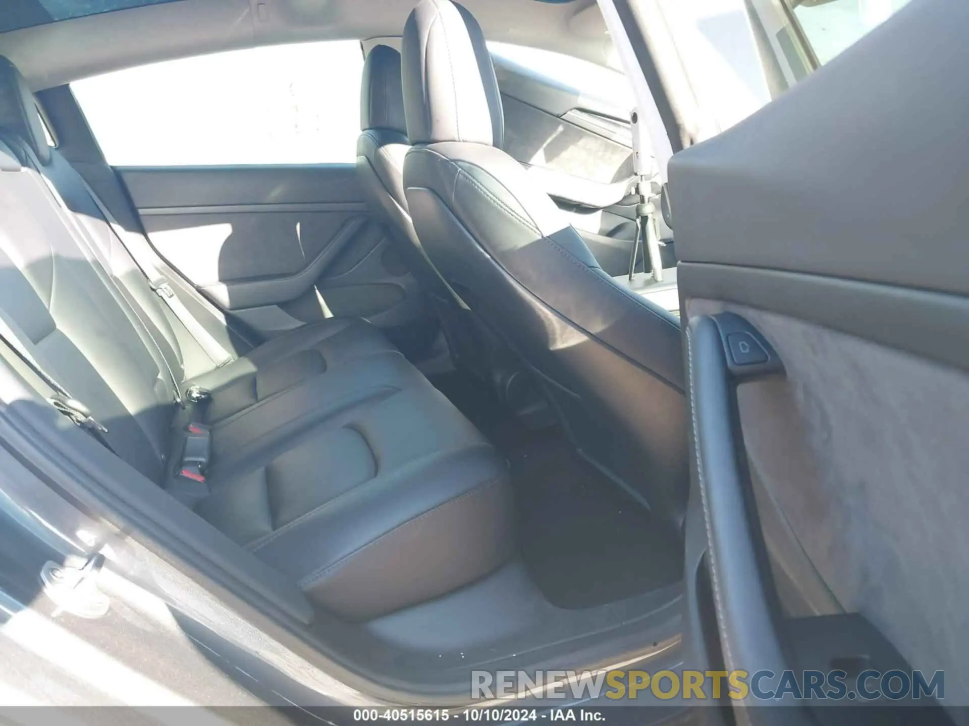 8 Photograph of a damaged car 5YJ3E1EA3NF370051 TESLA MODEL 3 2022