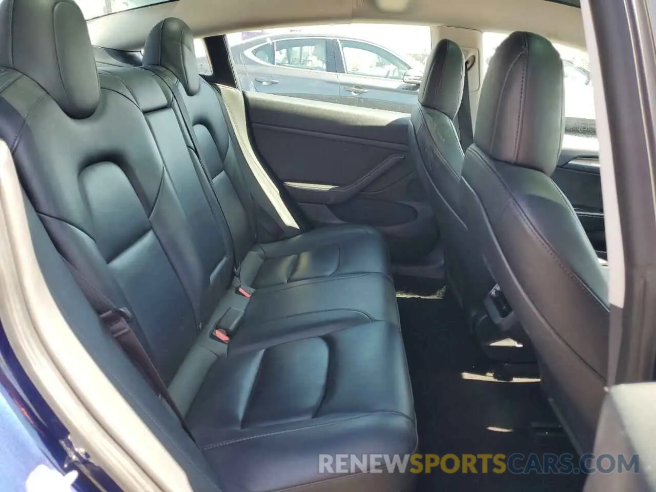 10 Photograph of a damaged car 5YJ3E1EA3NF370115 TESLA MODEL 3 2022
