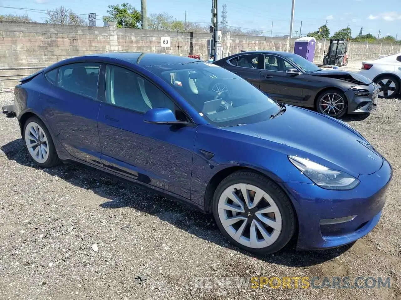 4 Photograph of a damaged car 5YJ3E1EA3NF370115 TESLA MODEL 3 2022