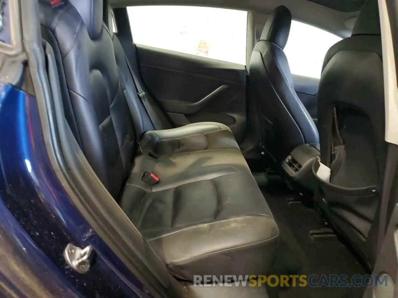 10 Photograph of a damaged car 5YJ3E1EA3NF371832 TESLA MODEL 3 2022