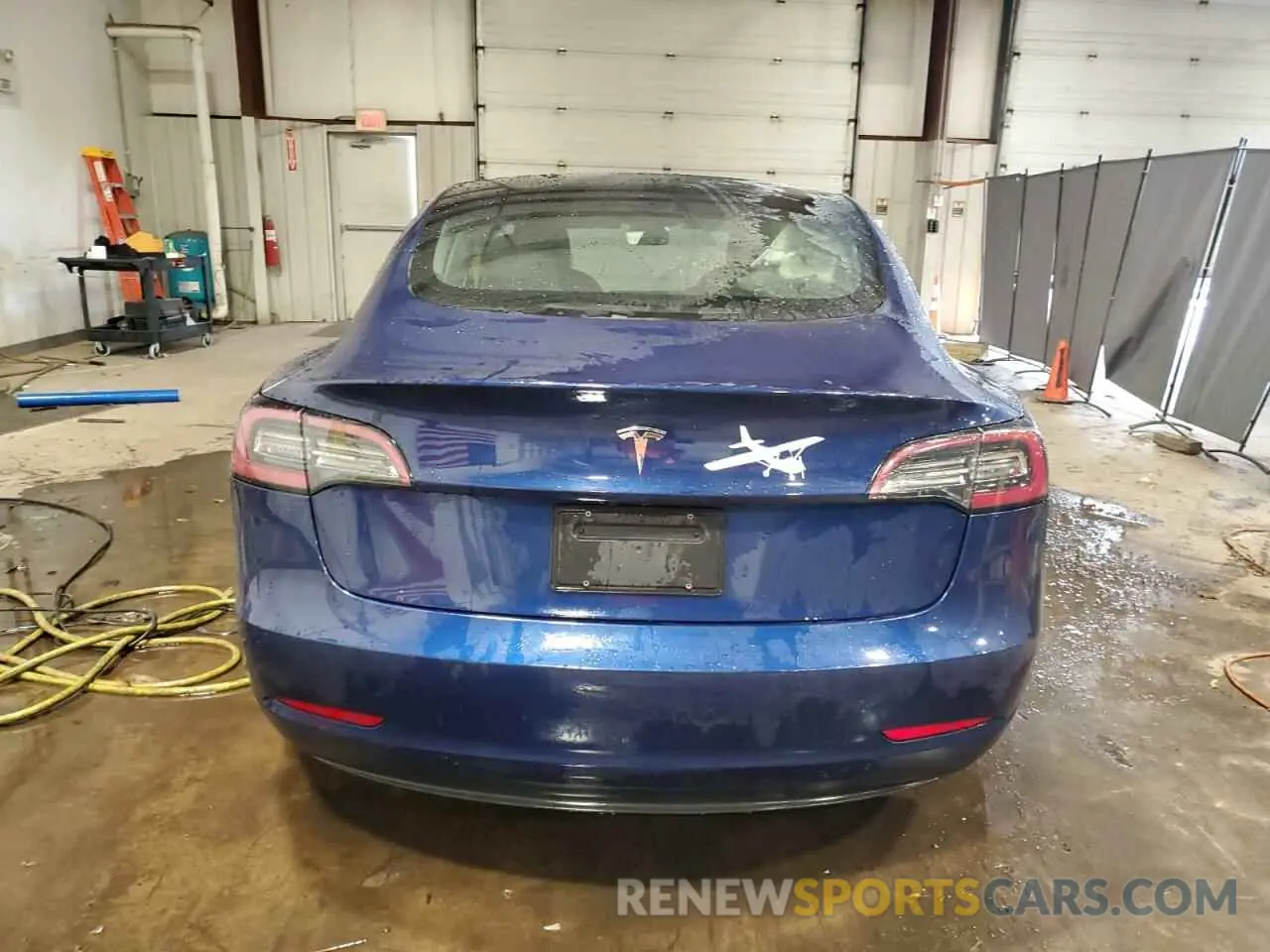 6 Photograph of a damaged car 5YJ3E1EA3NF371832 TESLA MODEL 3 2022