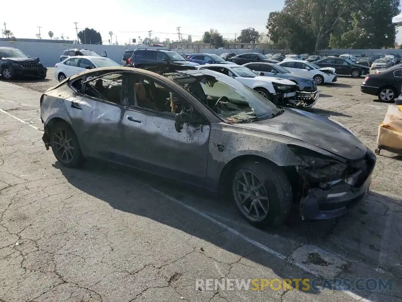 4 Photograph of a damaged car 5YJ3E1EA3NF376562 TESLA MODEL 3 2022