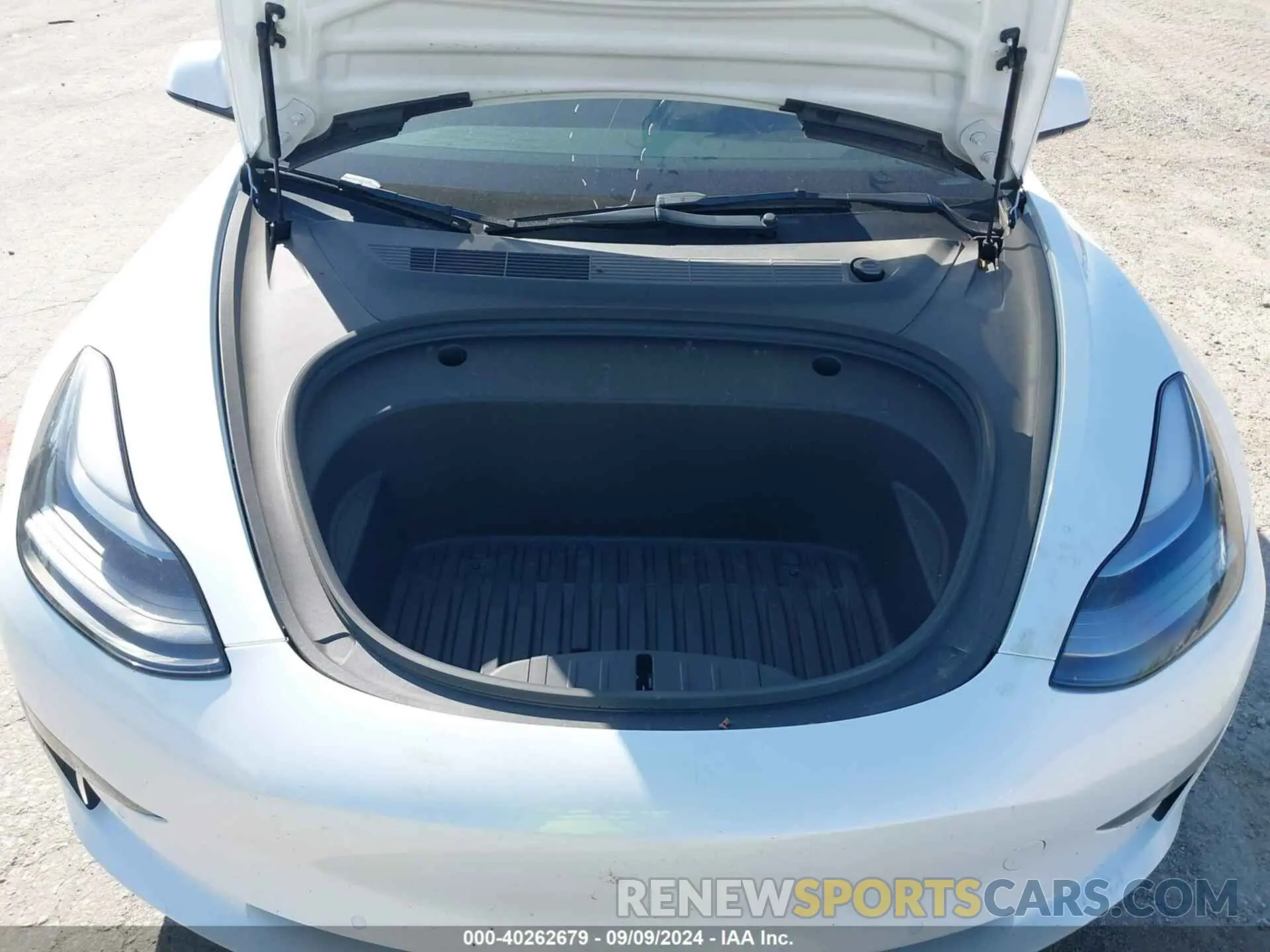 10 Photograph of a damaged car 5YJ3E1EA4NF120849 TESLA MODEL 3 2022