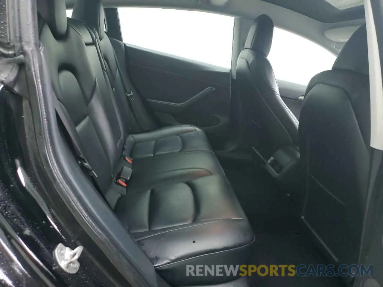 10 Photograph of a damaged car 5YJ3E1EA4NF188262 TESLA MODEL 3 2022