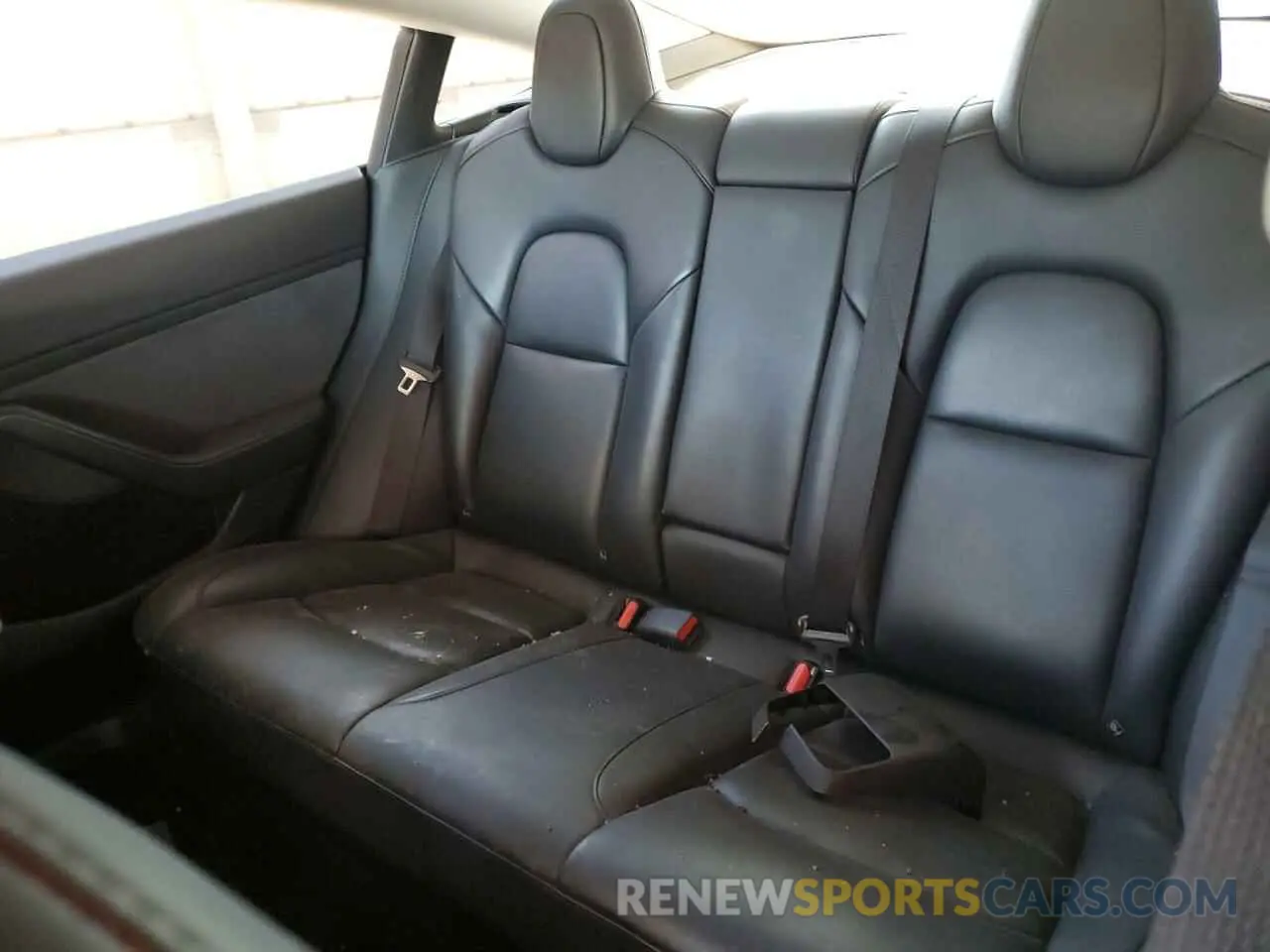 10 Photograph of a damaged car 5YJ3E1EA4NF285493 TESLA MODEL 3 2022