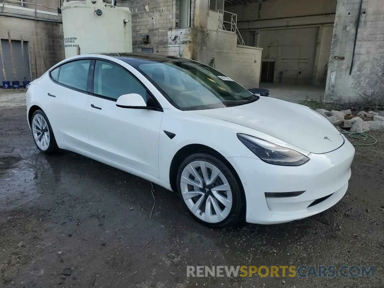 4 Photograph of a damaged car 5YJ3E1EA4NF289480 TESLA MODEL 3 2022