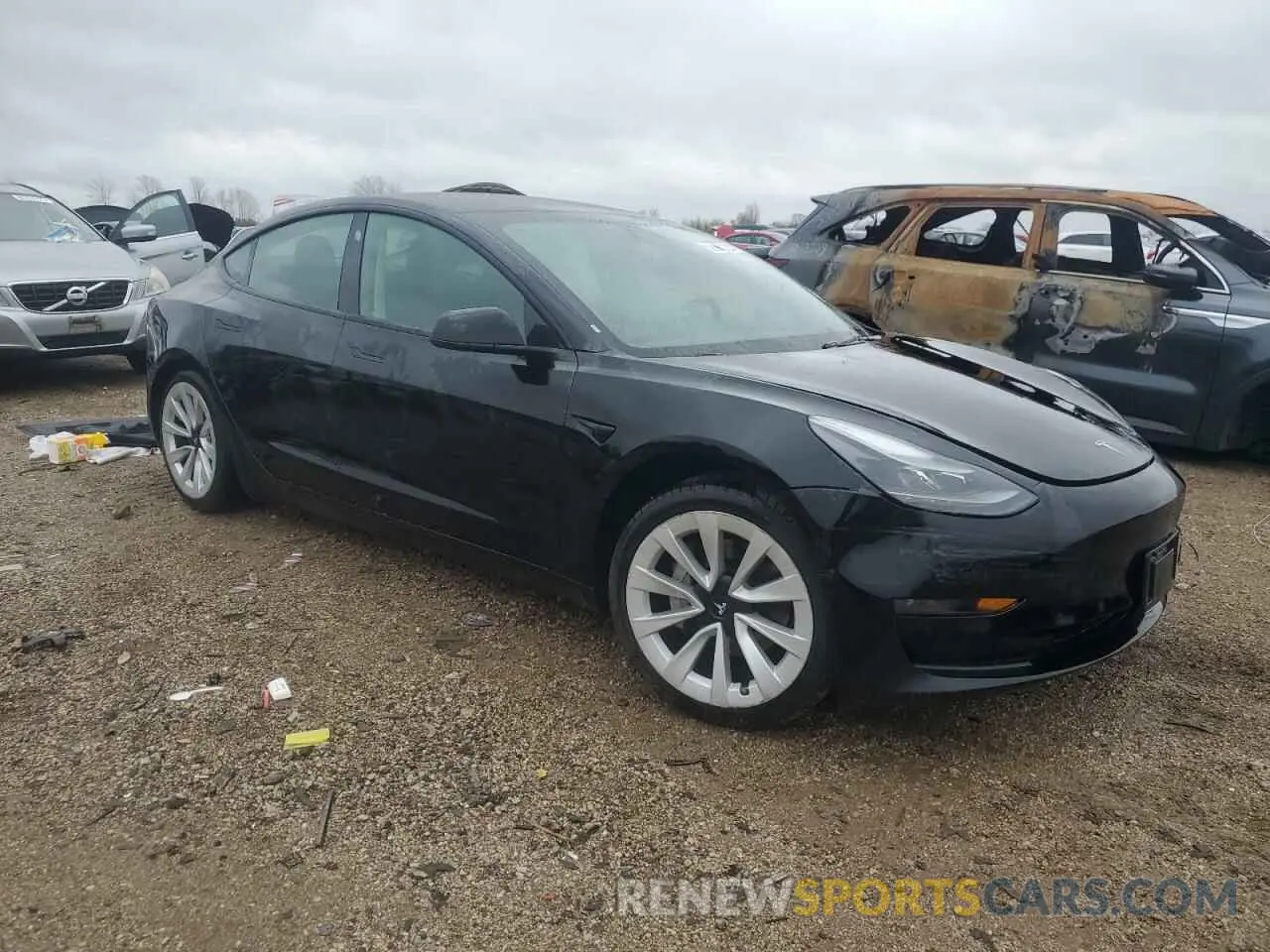 4 Photograph of a damaged car 5YJ3E1EA4NF303846 TESLA MODEL 3 2022