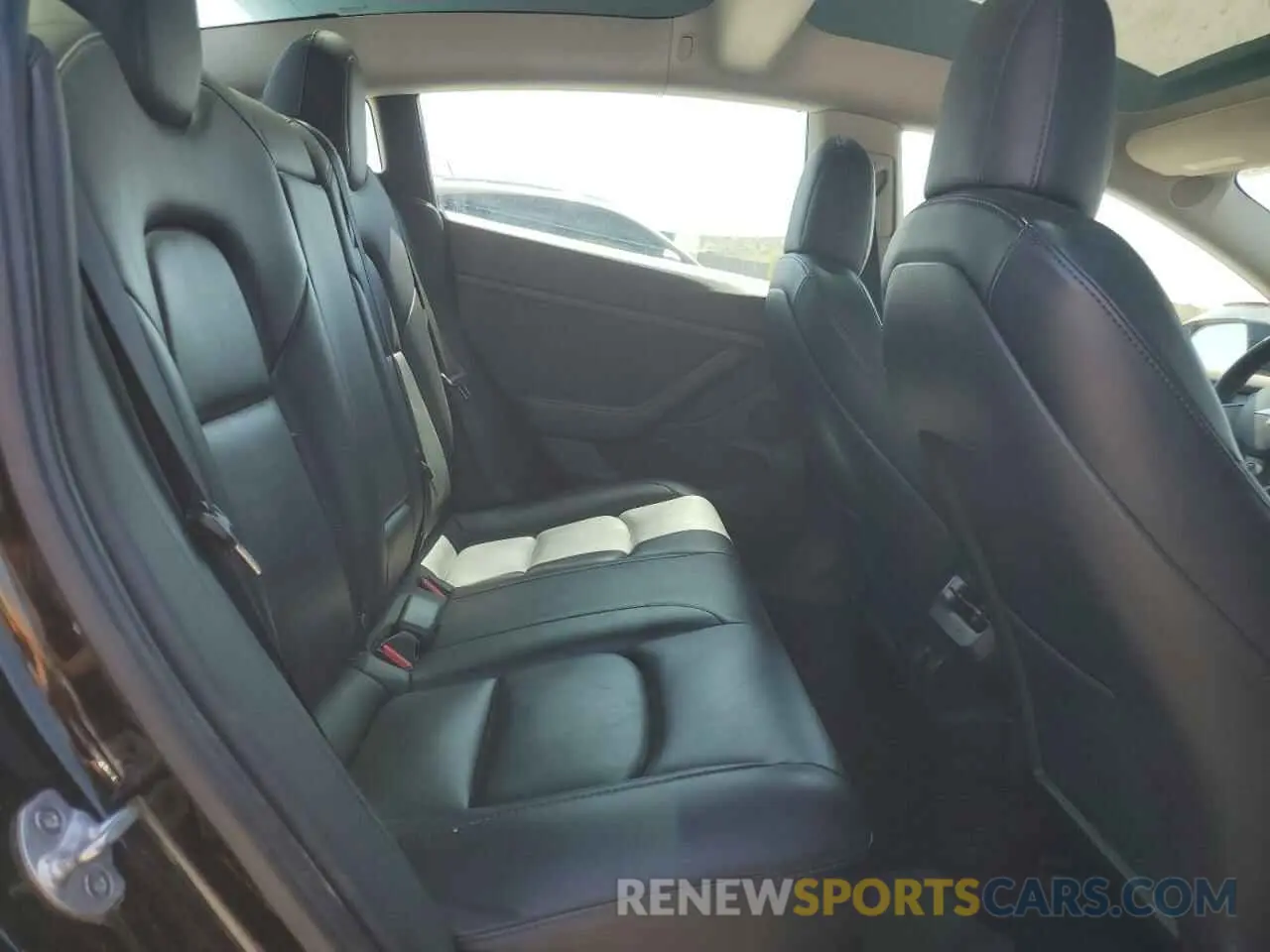10 Photograph of a damaged car 5YJ3E1EA4NF304866 TESLA MODEL 3 2022