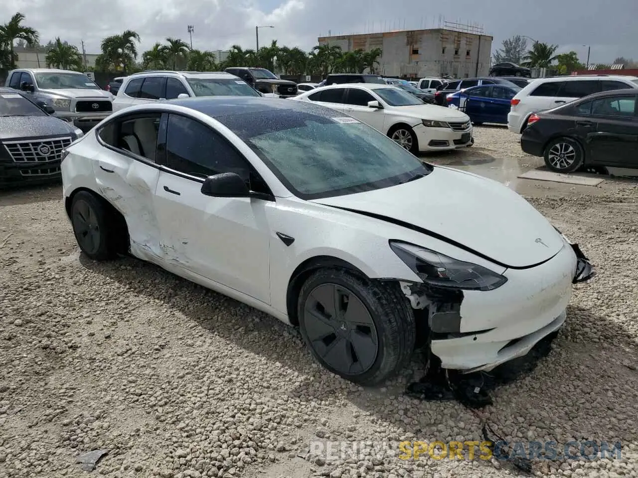 4 Photograph of a damaged car 5YJ3E1EA4NF345630 TESLA MODEL 3 2022