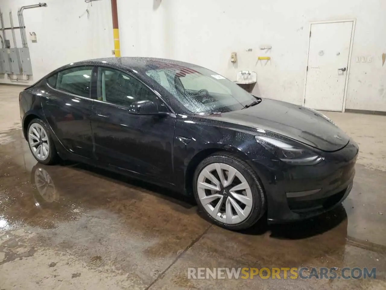 4 Photograph of a damaged car 5YJ3E1EA4NF370589 TESLA MODEL 3 2022