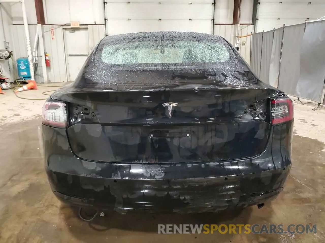 6 Photograph of a damaged car 5YJ3E1EA4NF370589 TESLA MODEL 3 2022