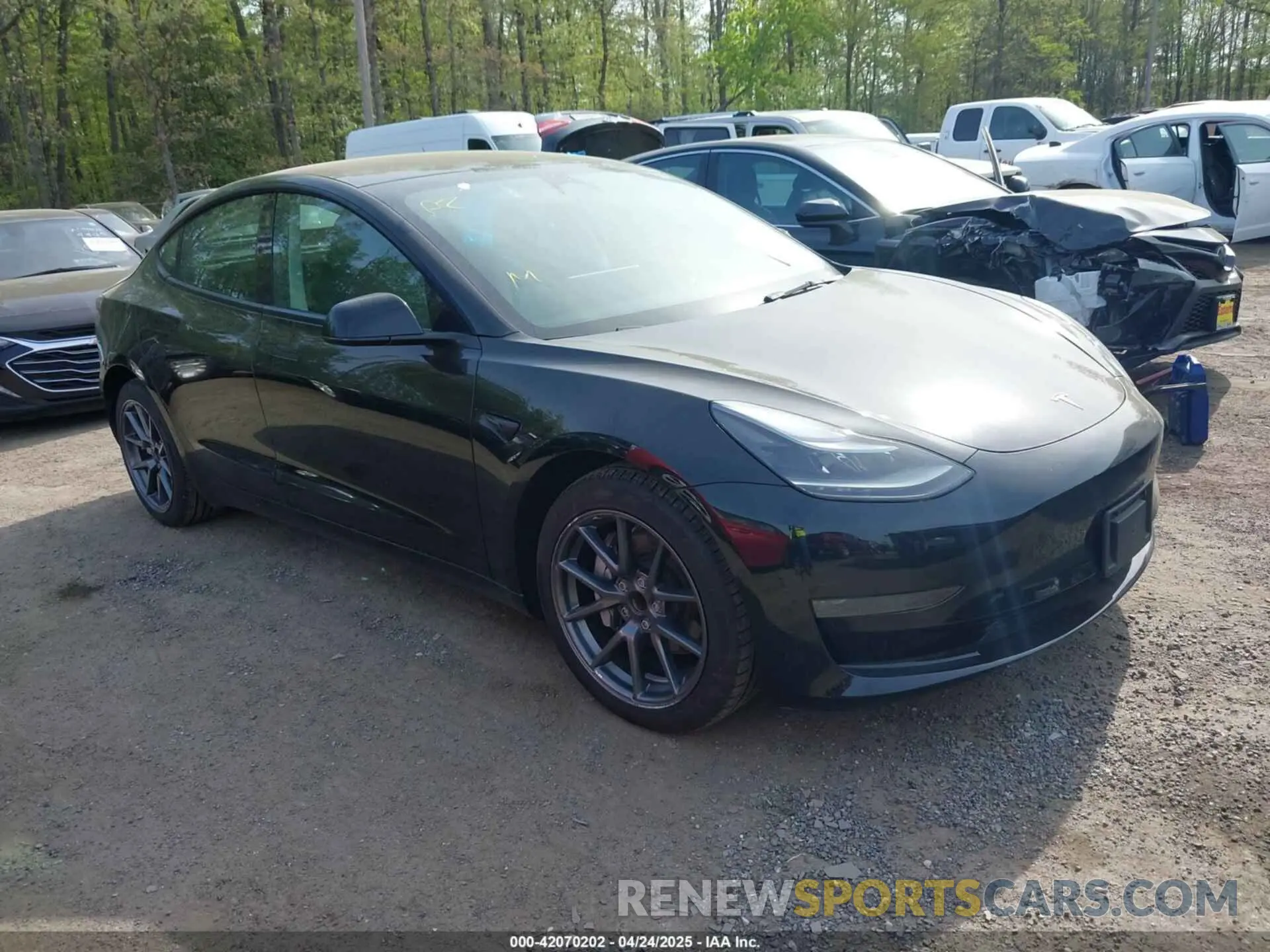 1 Photograph of a damaged car 5YJ3E1EA5NF102196 TESLA MODEL 3 2022