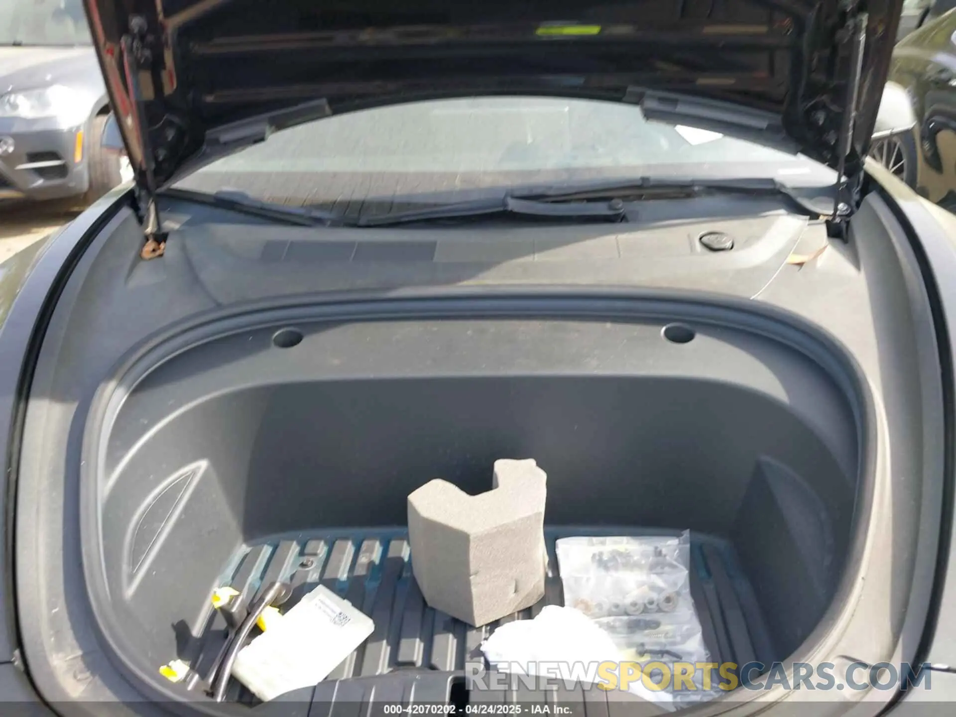 10 Photograph of a damaged car 5YJ3E1EA5NF102196 TESLA MODEL 3 2022