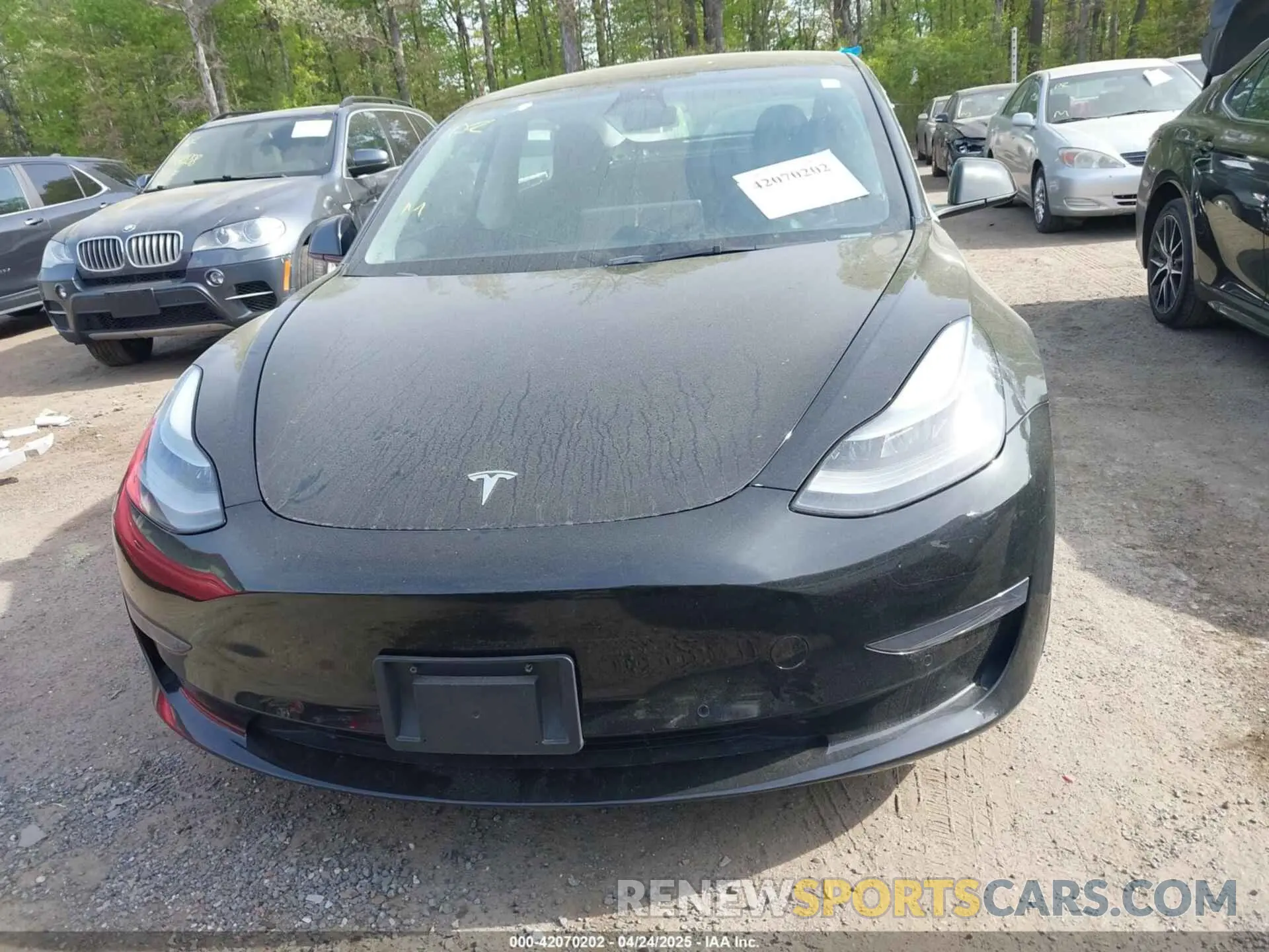11 Photograph of a damaged car 5YJ3E1EA5NF102196 TESLA MODEL 3 2022