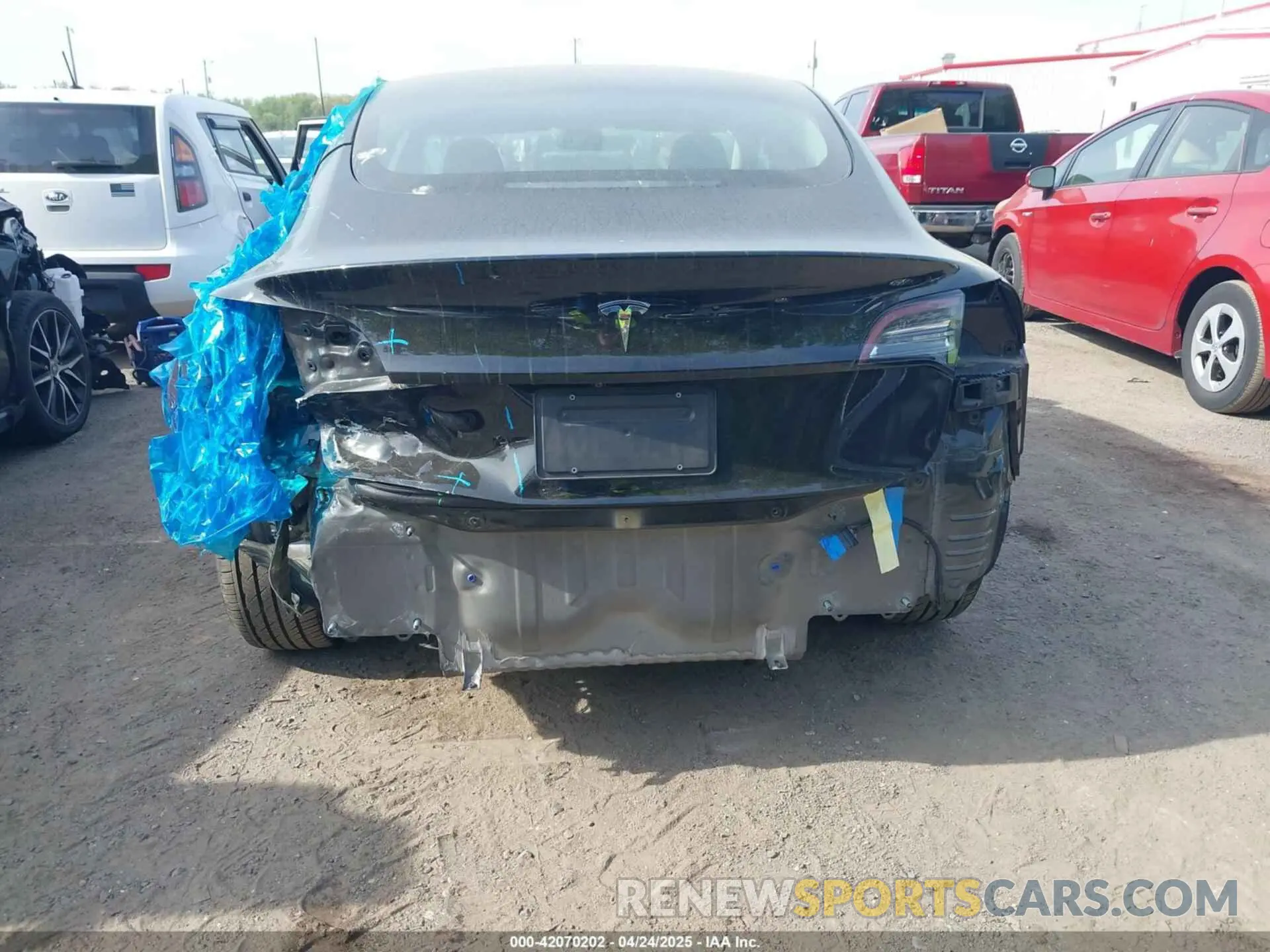 15 Photograph of a damaged car 5YJ3E1EA5NF102196 TESLA MODEL 3 2022