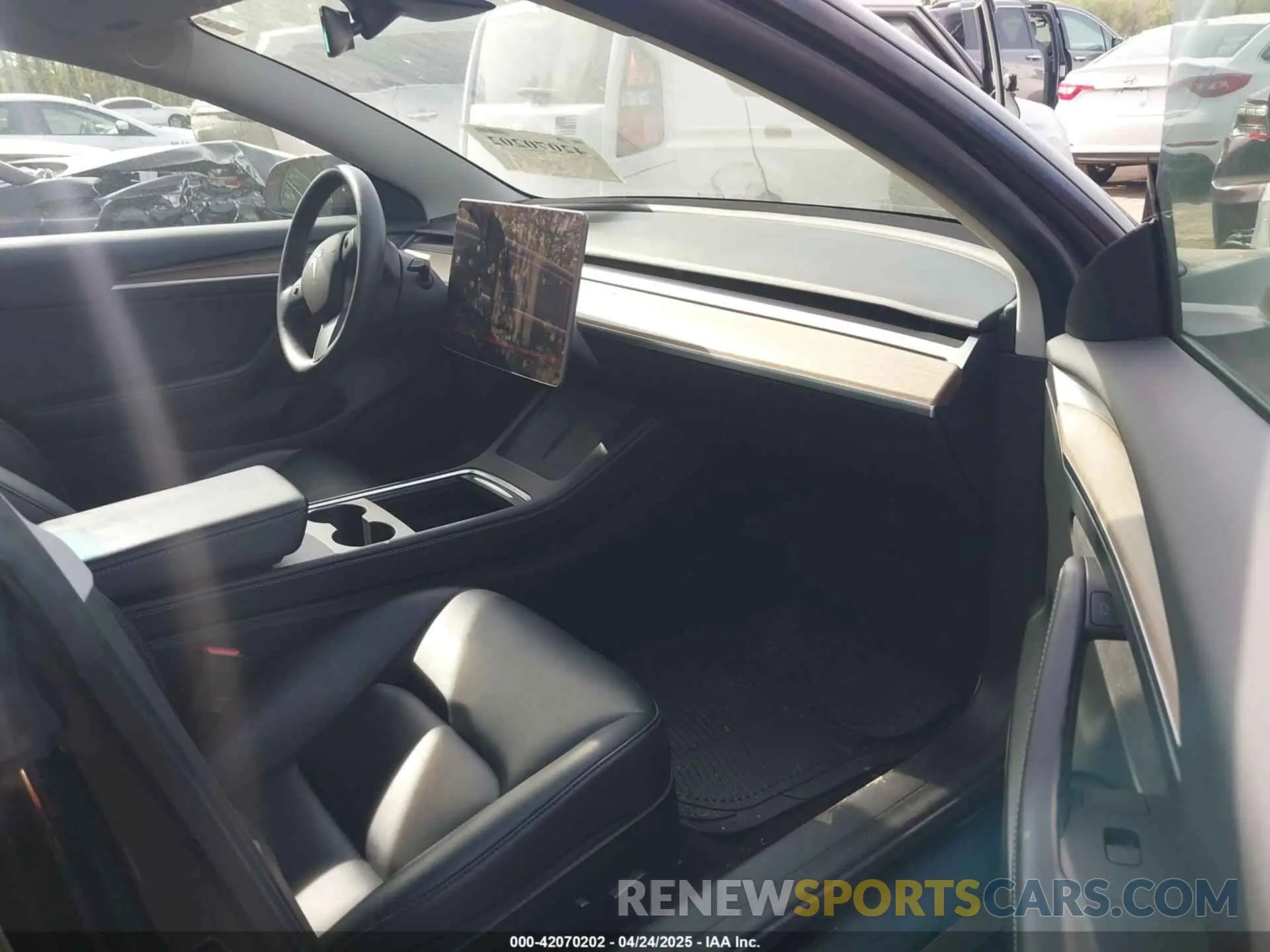 5 Photograph of a damaged car 5YJ3E1EA5NF102196 TESLA MODEL 3 2022