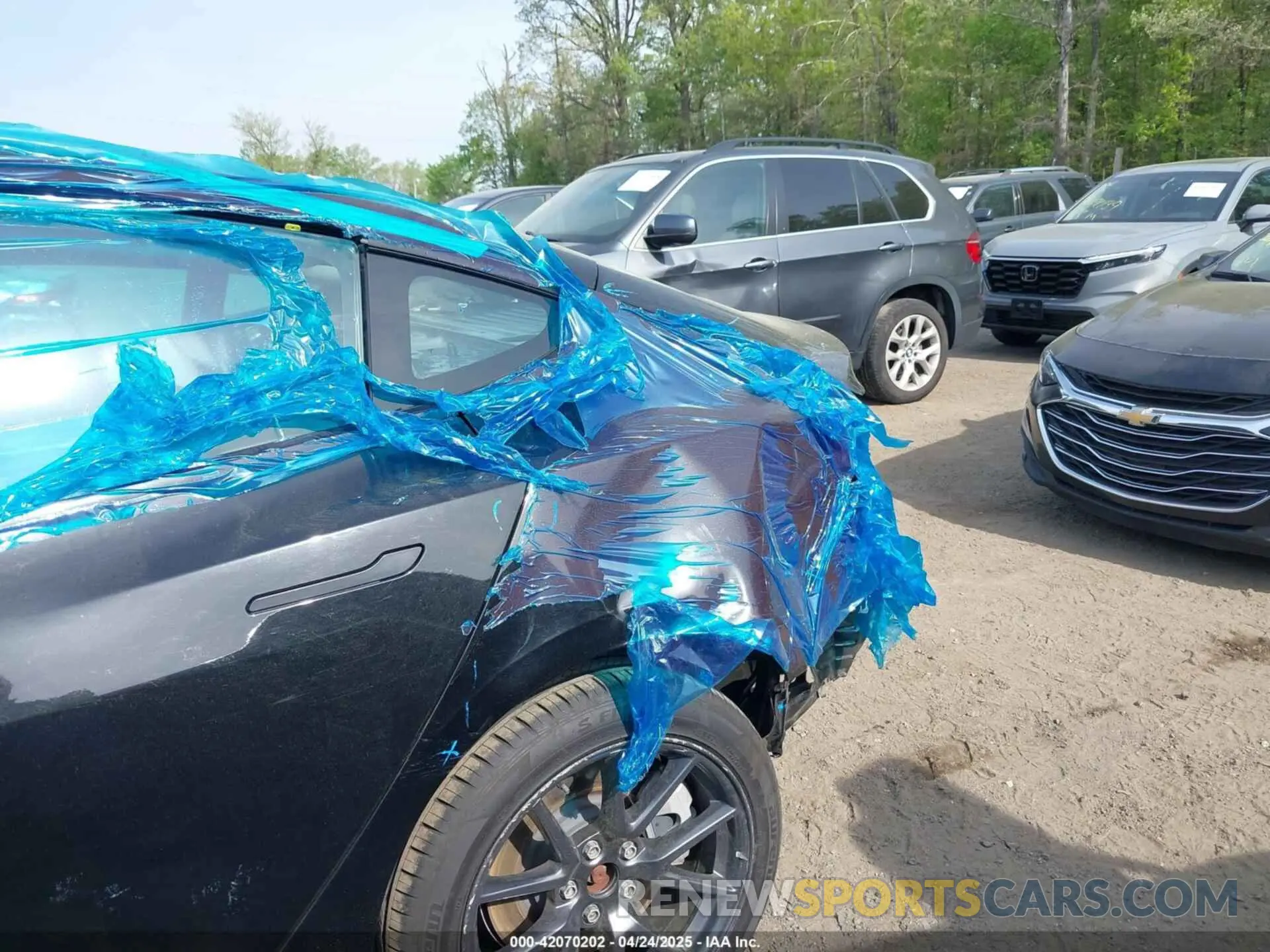 6 Photograph of a damaged car 5YJ3E1EA5NF102196 TESLA MODEL 3 2022
