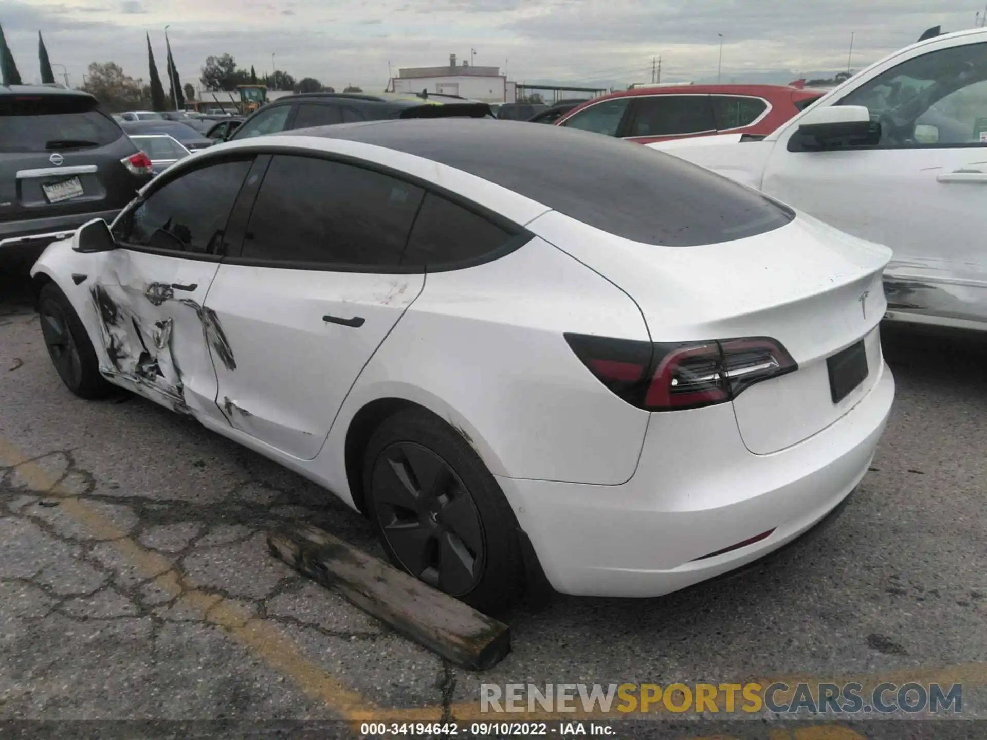 3 Photograph of a damaged car 5YJ3E1EA5NF121055 TESLA MODEL 3 2022