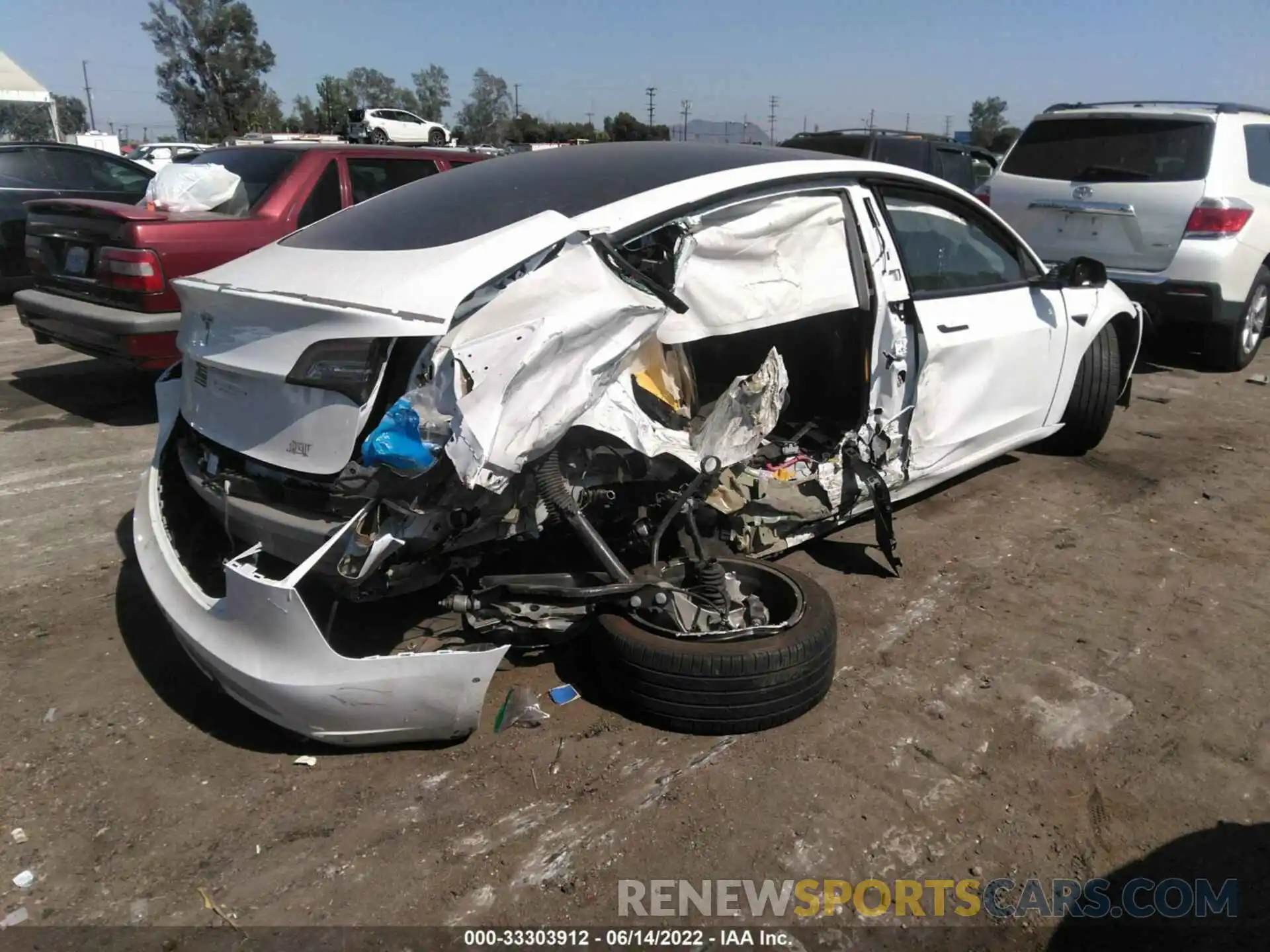 4 Photograph of a damaged car 5YJ3E1EA5NF126059 TESLA MODEL 3 2022