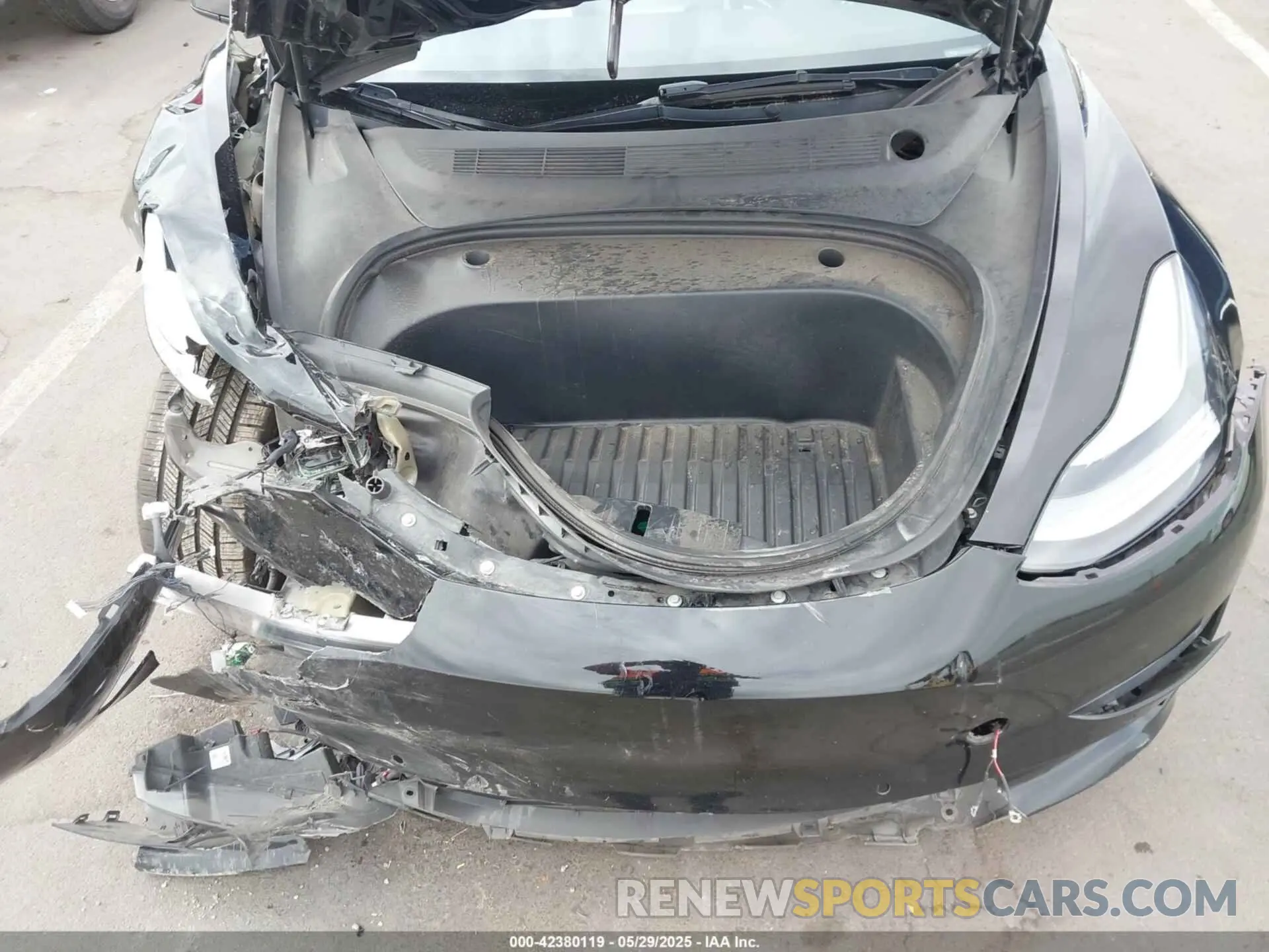 10 Photograph of a damaged car 5YJ3E1EA5NF136199 TESLA MODEL 3 2022