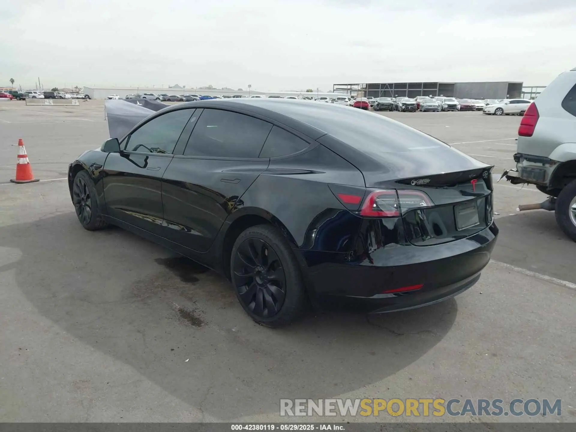 3 Photograph of a damaged car 5YJ3E1EA5NF136199 TESLA MODEL 3 2022