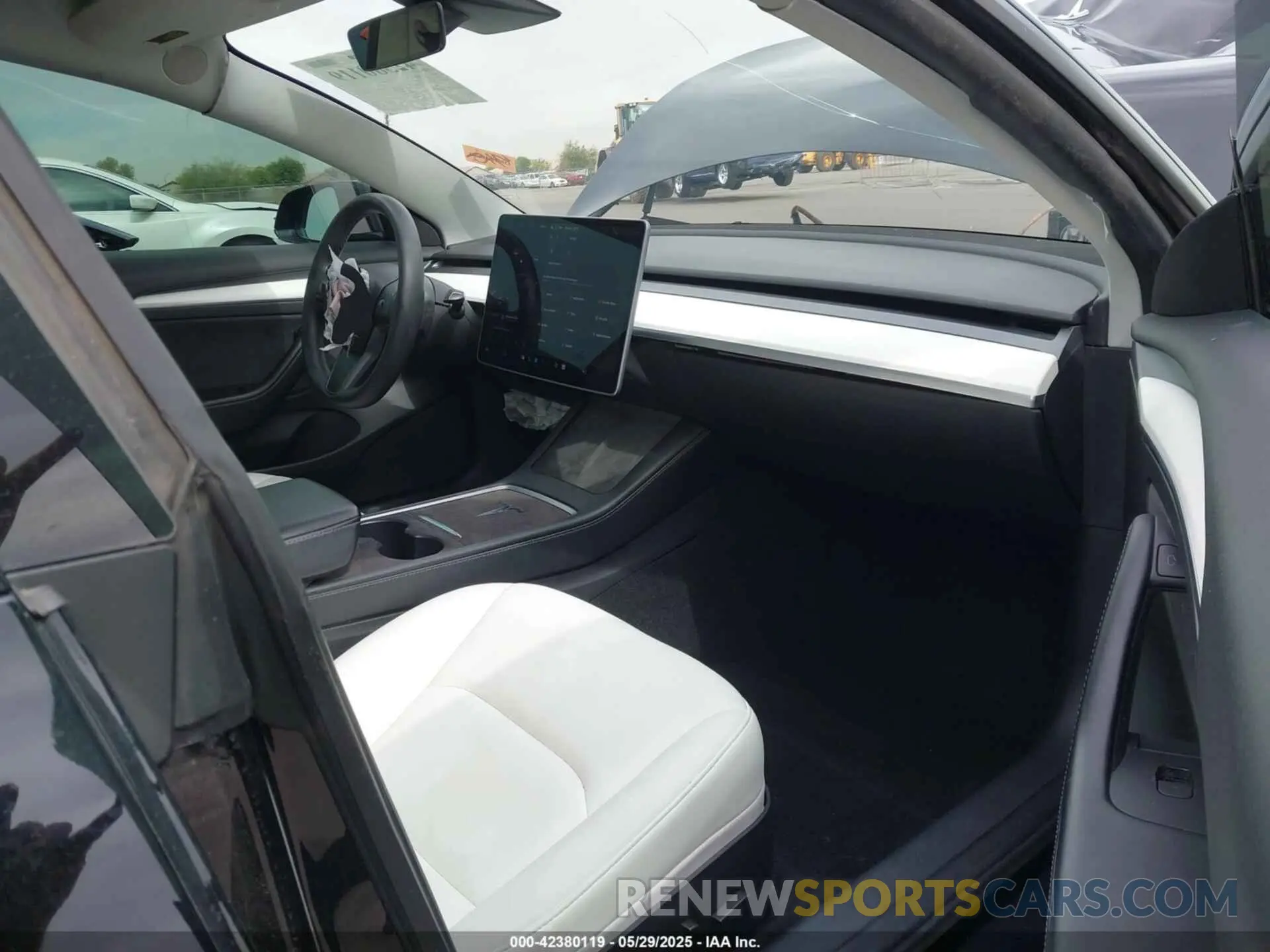 5 Photograph of a damaged car 5YJ3E1EA5NF136199 TESLA MODEL 3 2022