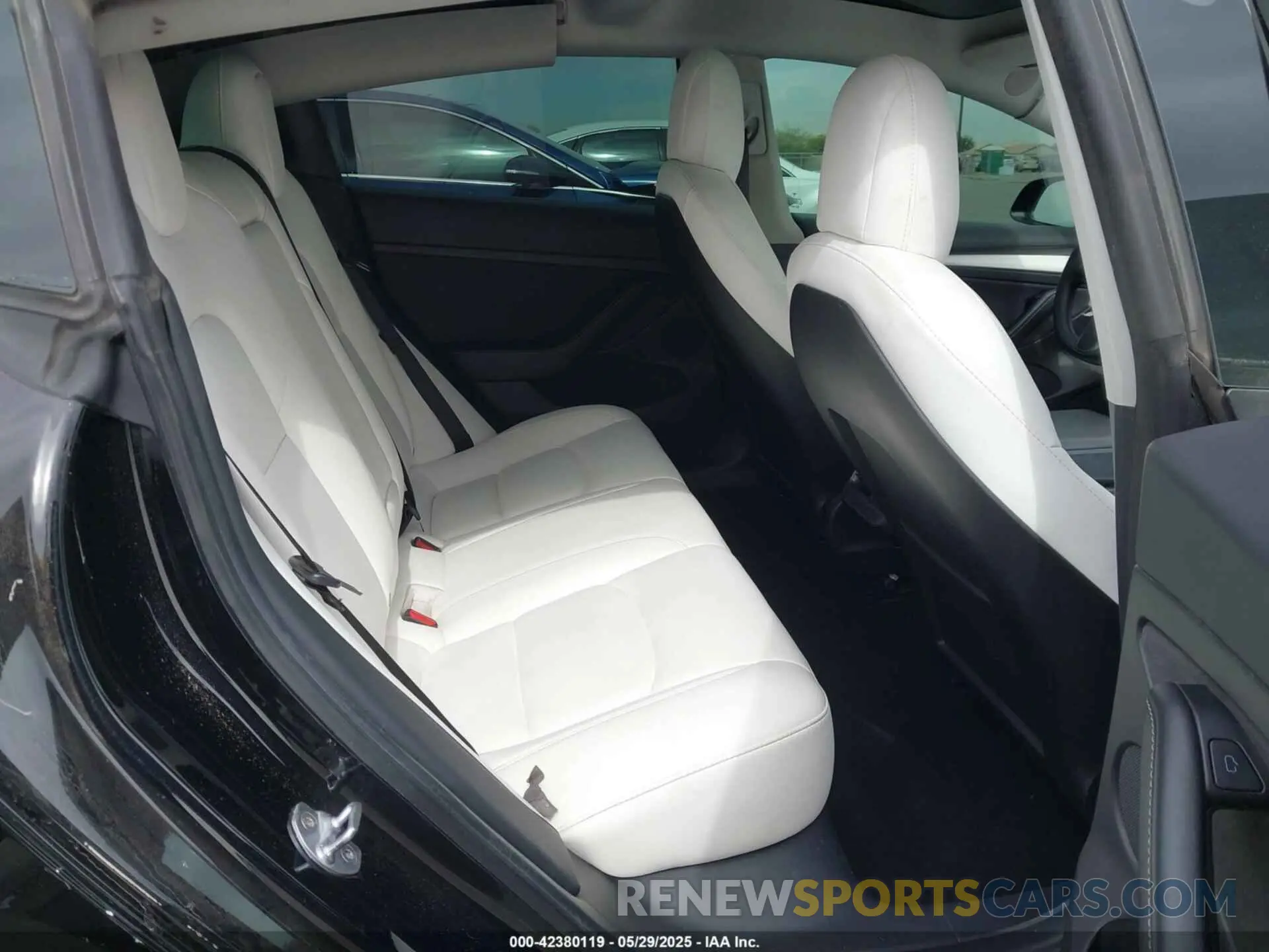 8 Photograph of a damaged car 5YJ3E1EA5NF136199 TESLA MODEL 3 2022