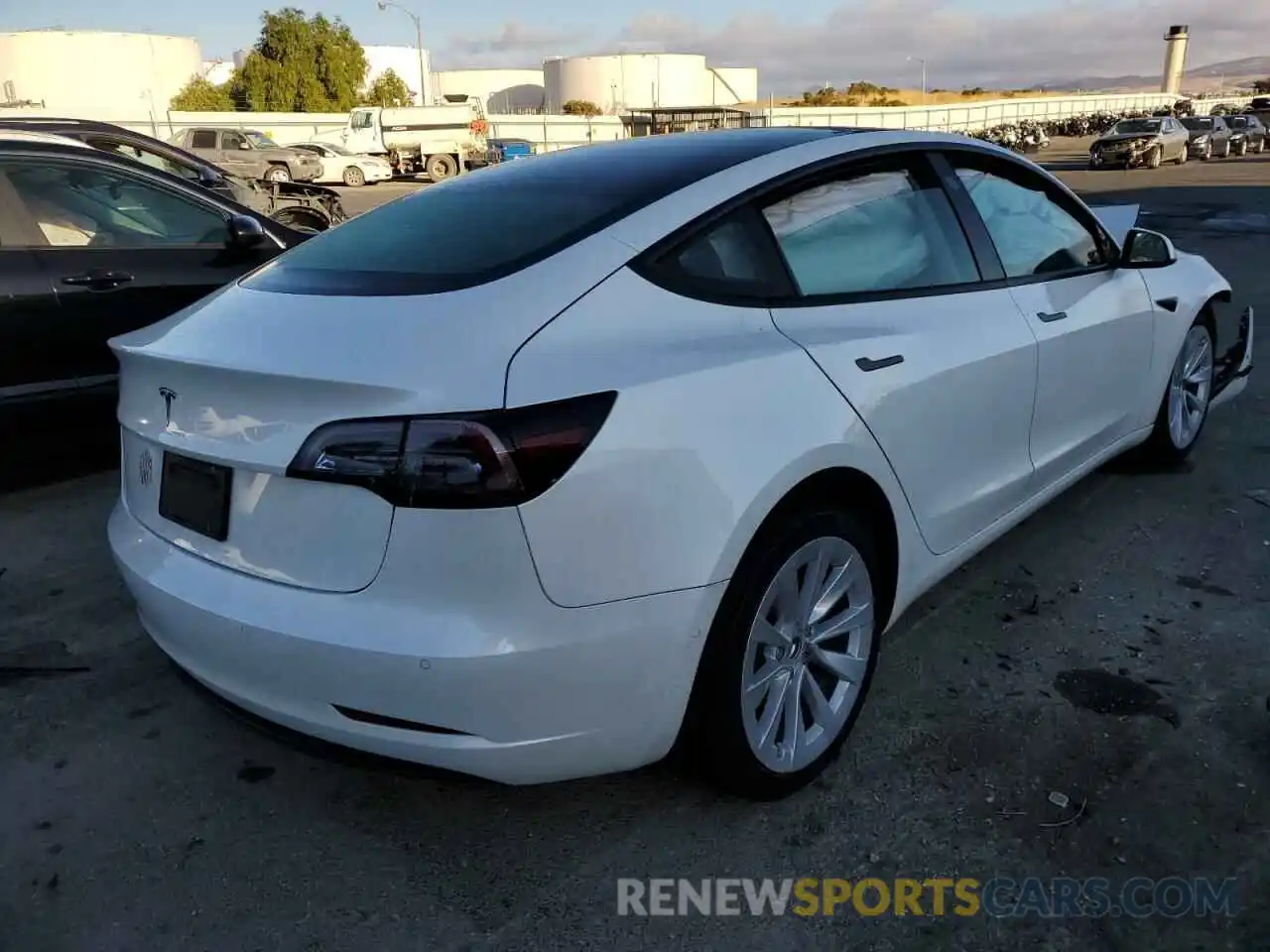 4 Photograph of a damaged car 5YJ3E1EA5NF143007 TESLA MODEL 3 2022