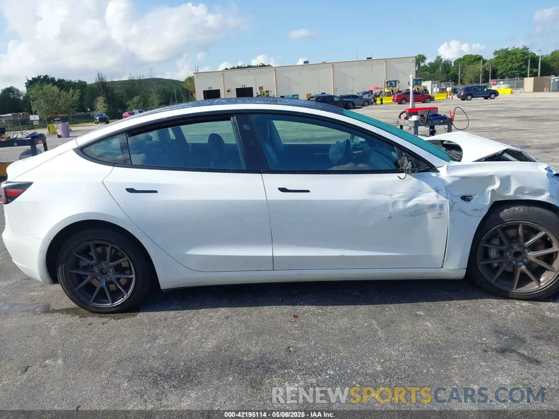 12 Photograph of a damaged car 5YJ3E1EA5NF164309 TESLA MODEL 3 2022