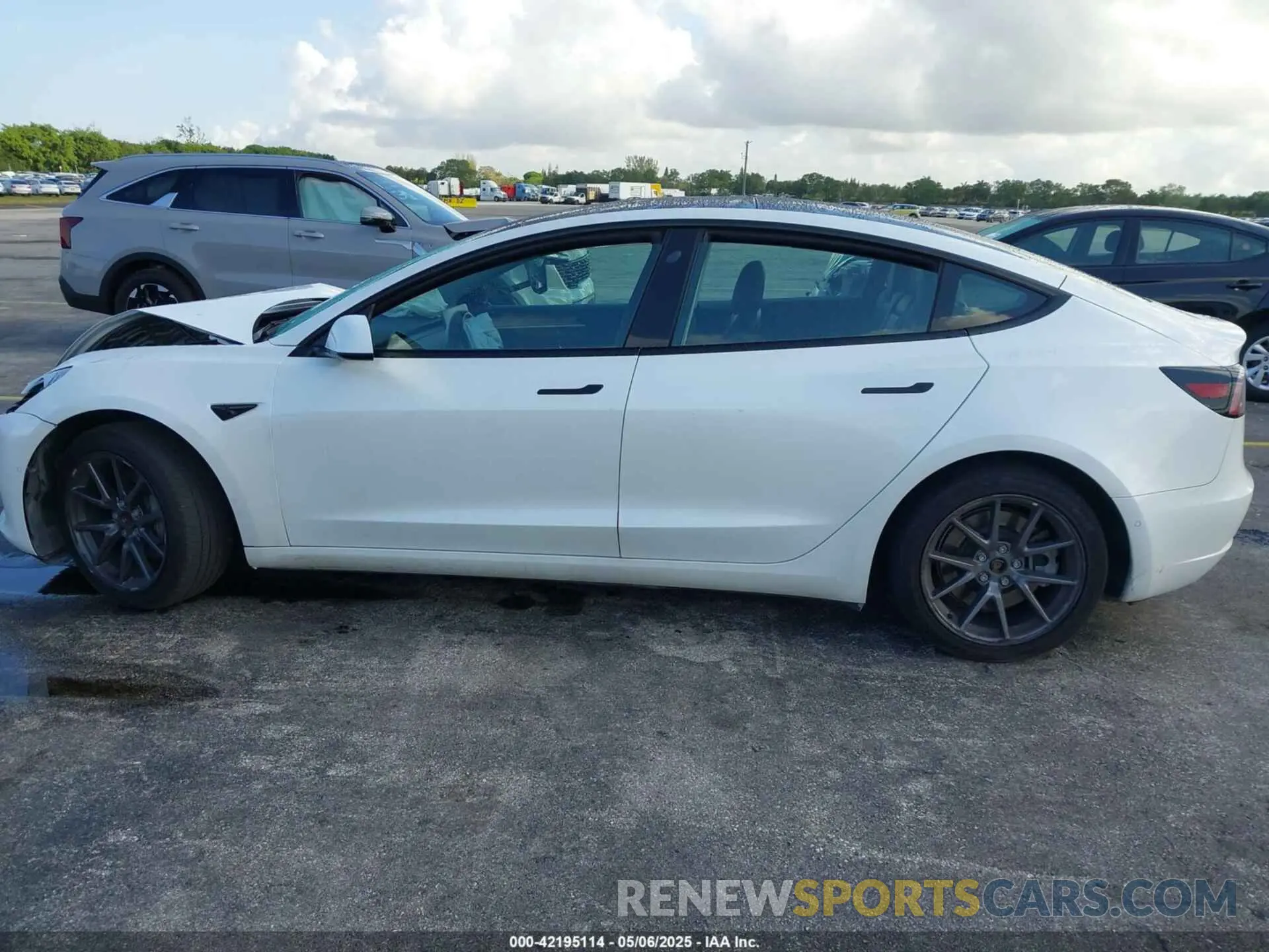 13 Photograph of a damaged car 5YJ3E1EA5NF164309 TESLA MODEL 3 2022