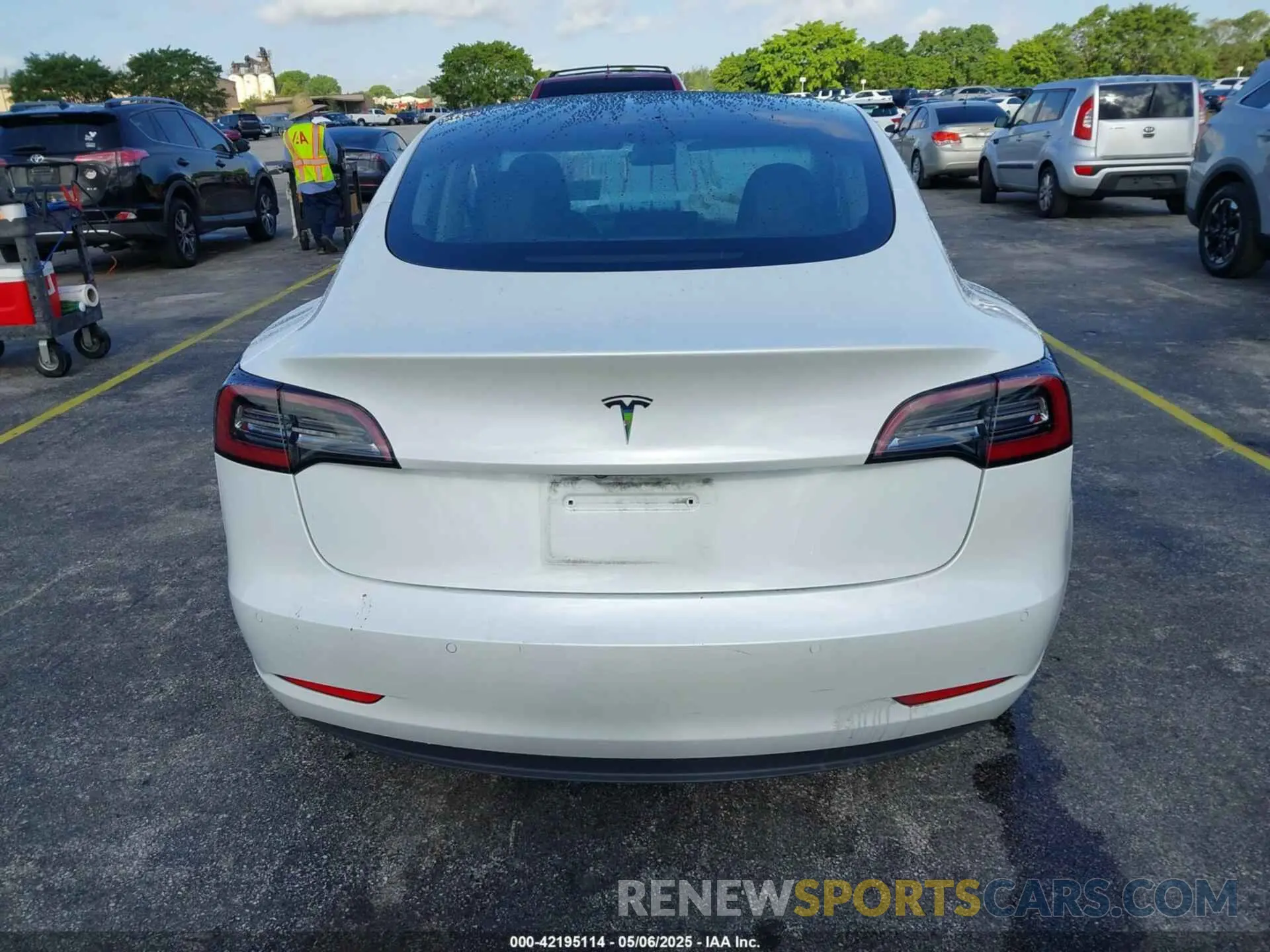 15 Photograph of a damaged car 5YJ3E1EA5NF164309 TESLA MODEL 3 2022