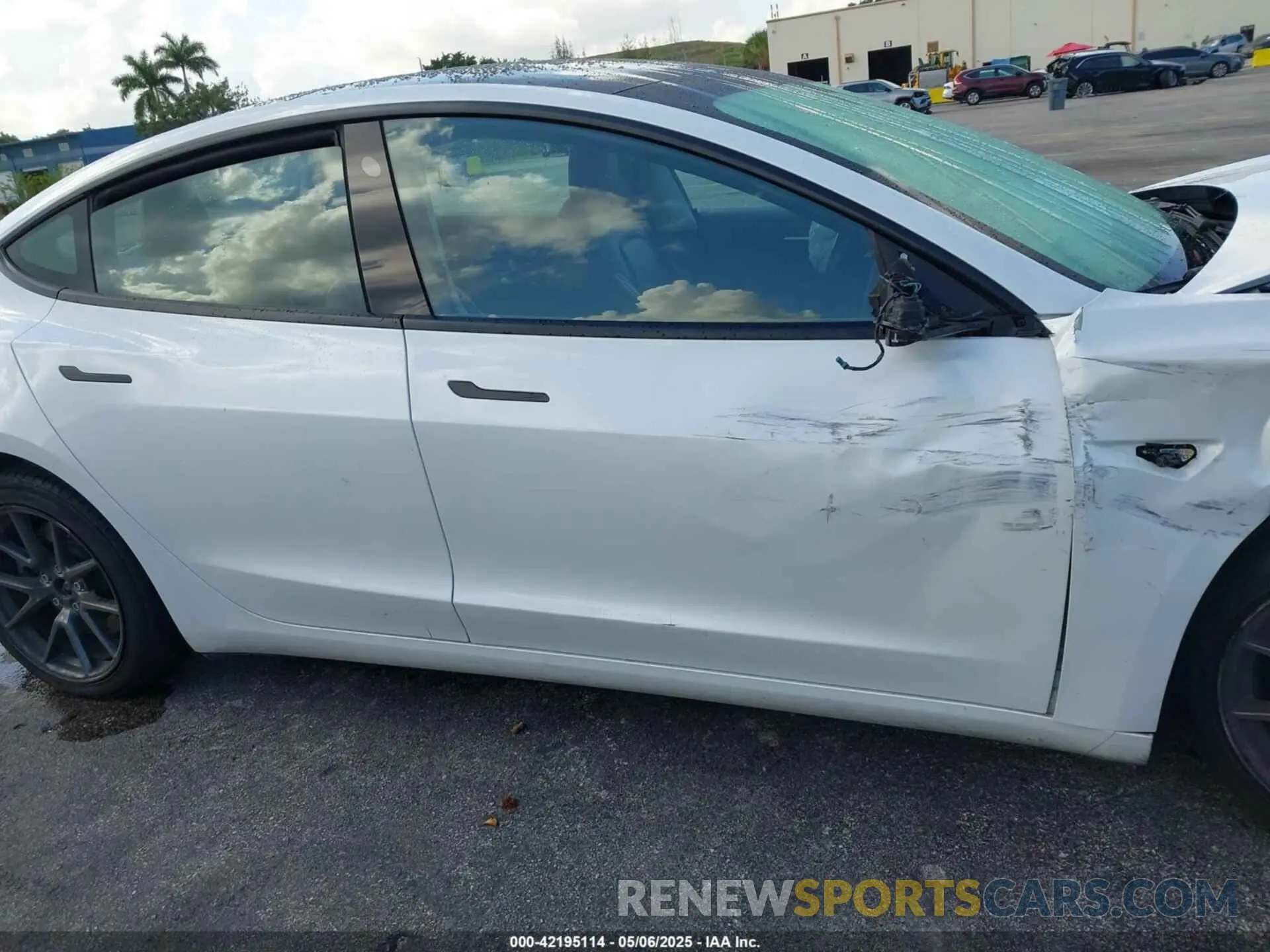 18 Photograph of a damaged car 5YJ3E1EA5NF164309 TESLA MODEL 3 2022