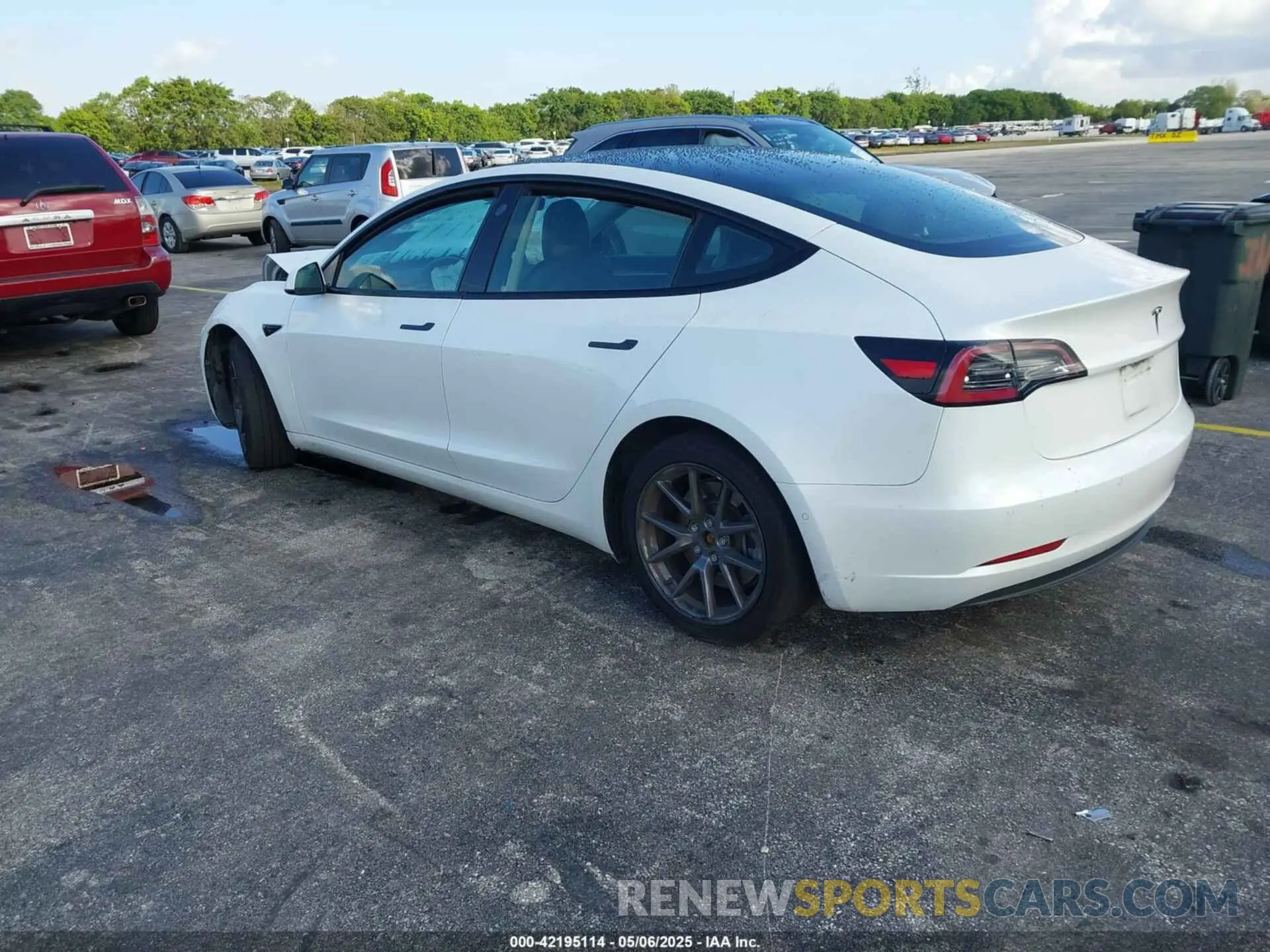 3 Photograph of a damaged car 5YJ3E1EA5NF164309 TESLA MODEL 3 2022