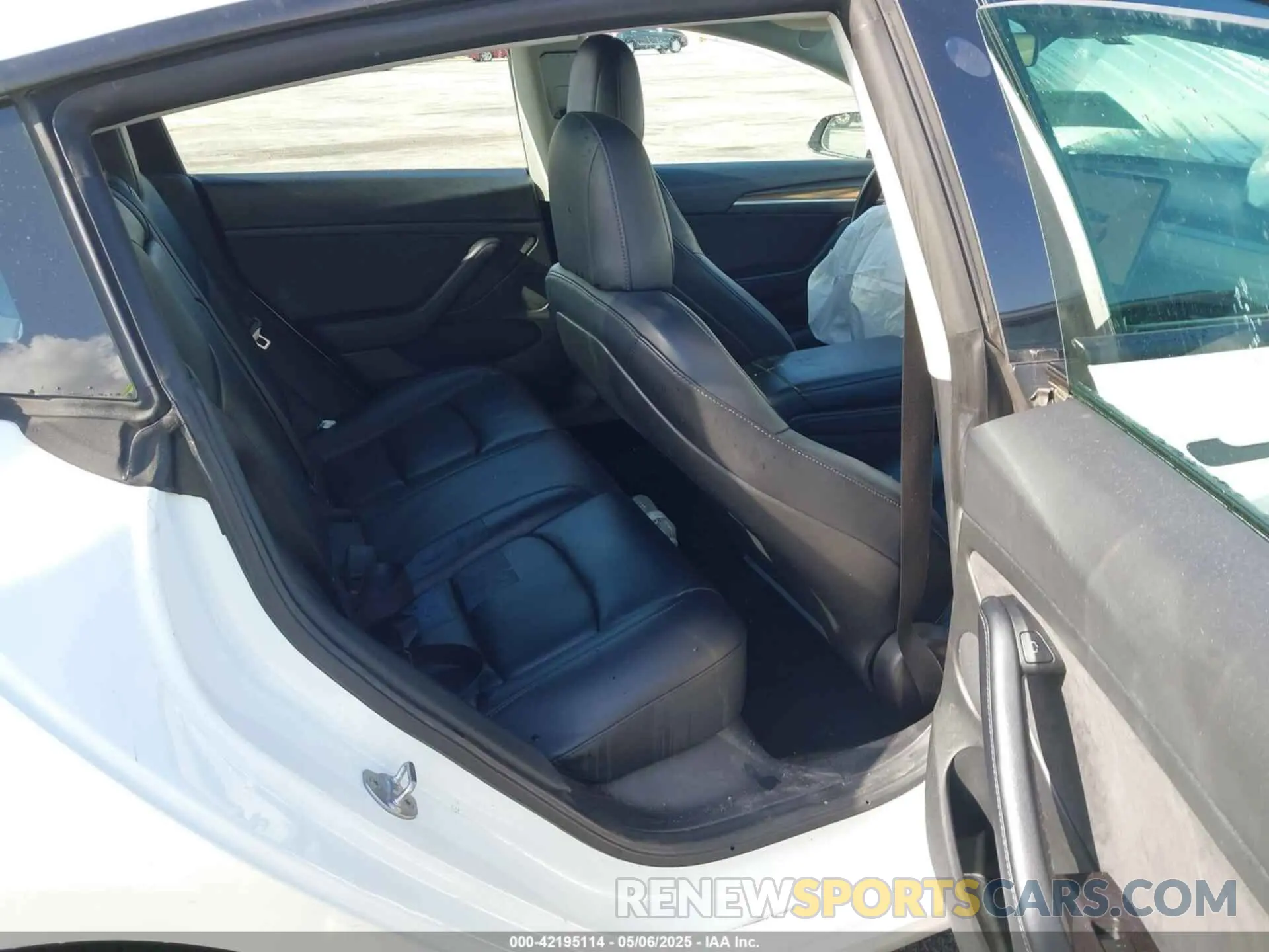 8 Photograph of a damaged car 5YJ3E1EA5NF164309 TESLA MODEL 3 2022