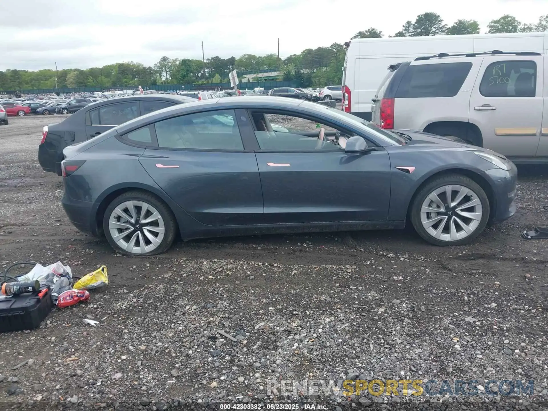 13 Photograph of a damaged car 5YJ3E1EA5NF185905 TESLA MODEL 3 2022