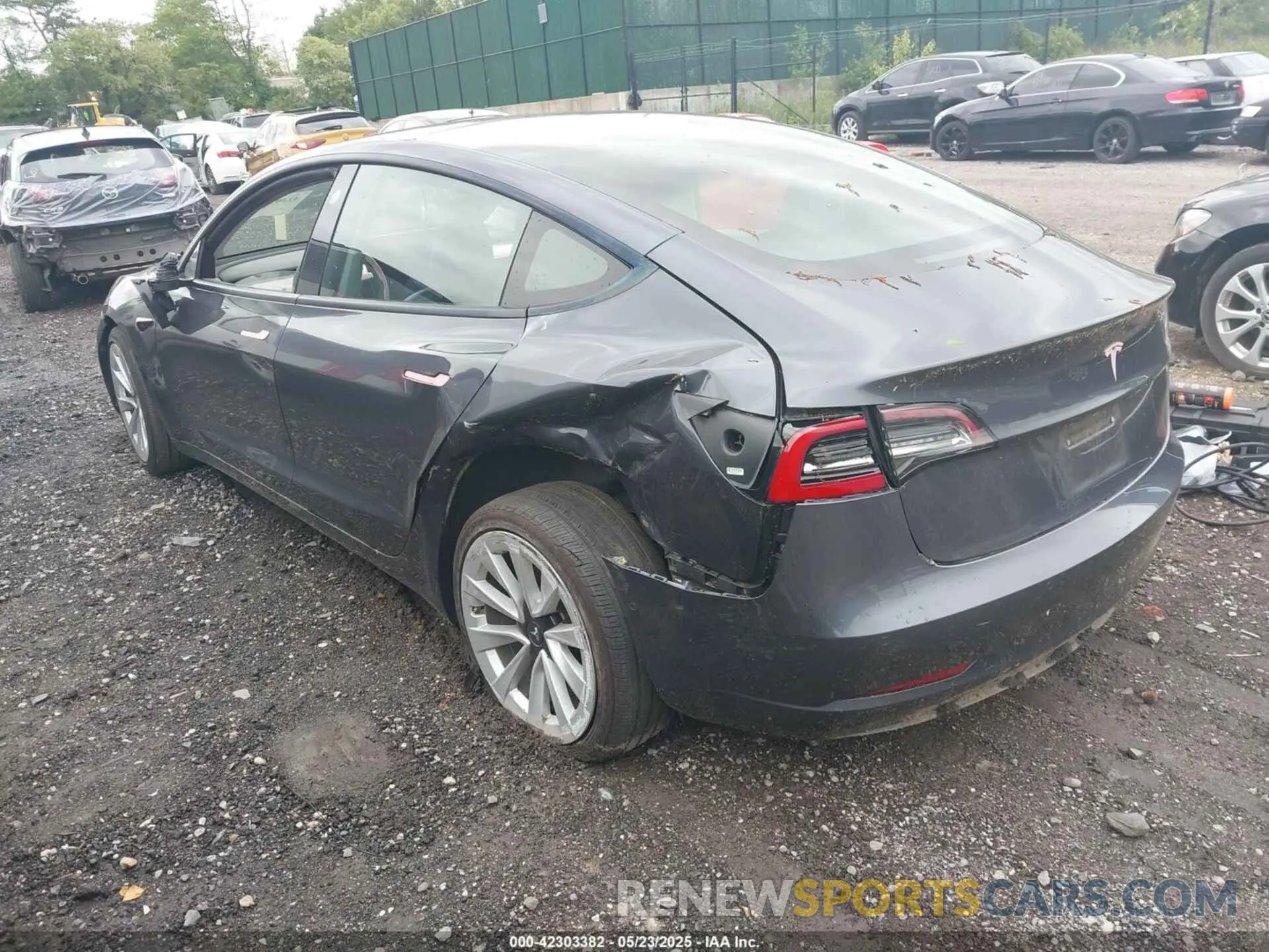 3 Photograph of a damaged car 5YJ3E1EA5NF185905 TESLA MODEL 3 2022