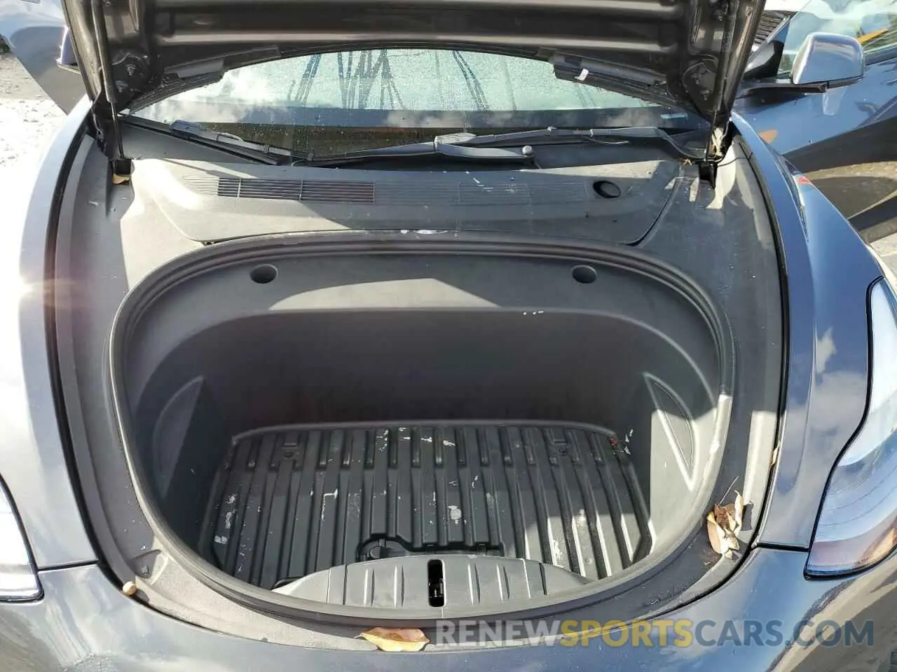 11 Photograph of a damaged car 5YJ3E1EA5NF186665 TESLA MODEL 3 2022
