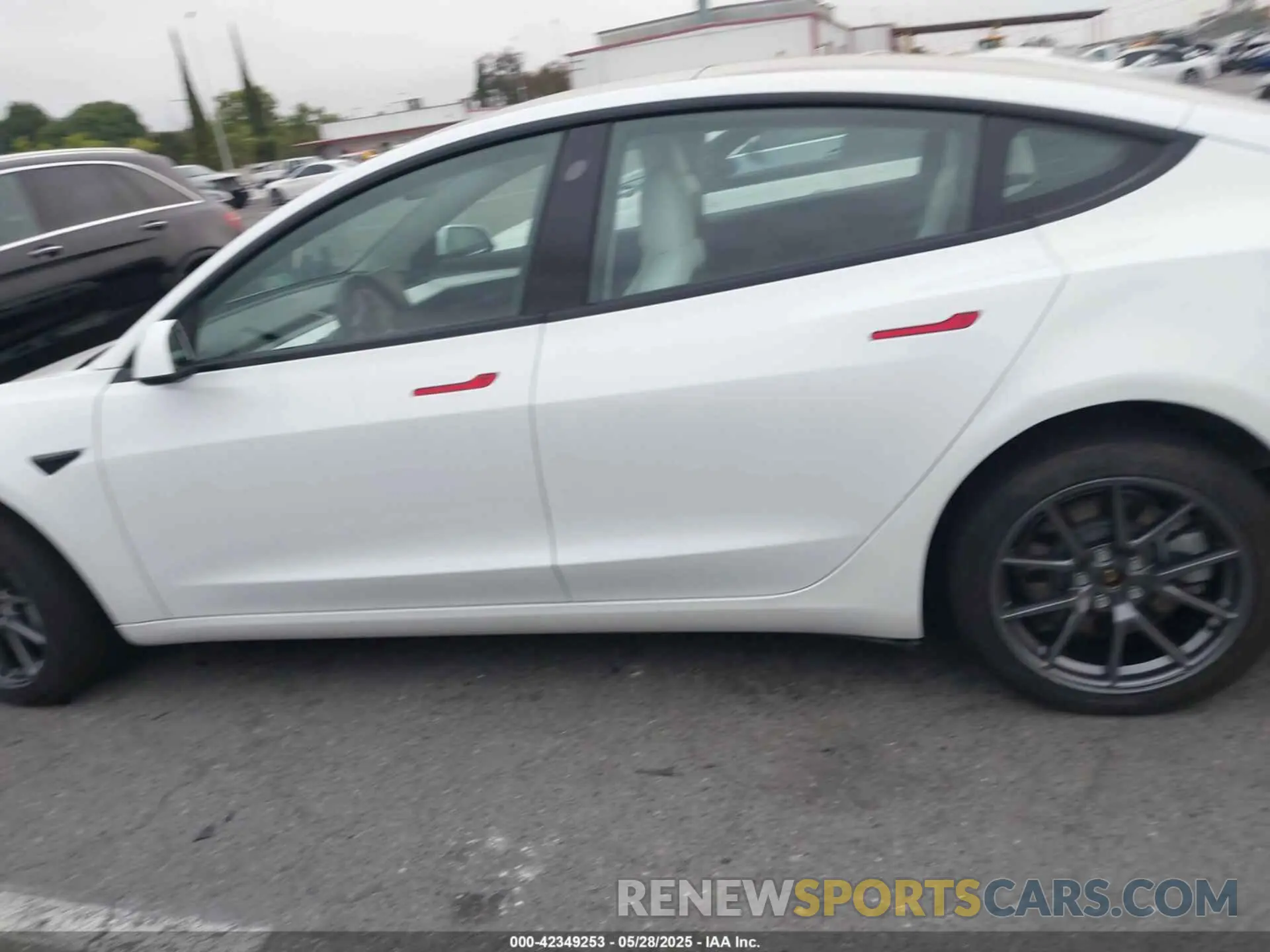 14 Photograph of a damaged car 5YJ3E1EA5NF251126 TESLA MODEL 3 2022