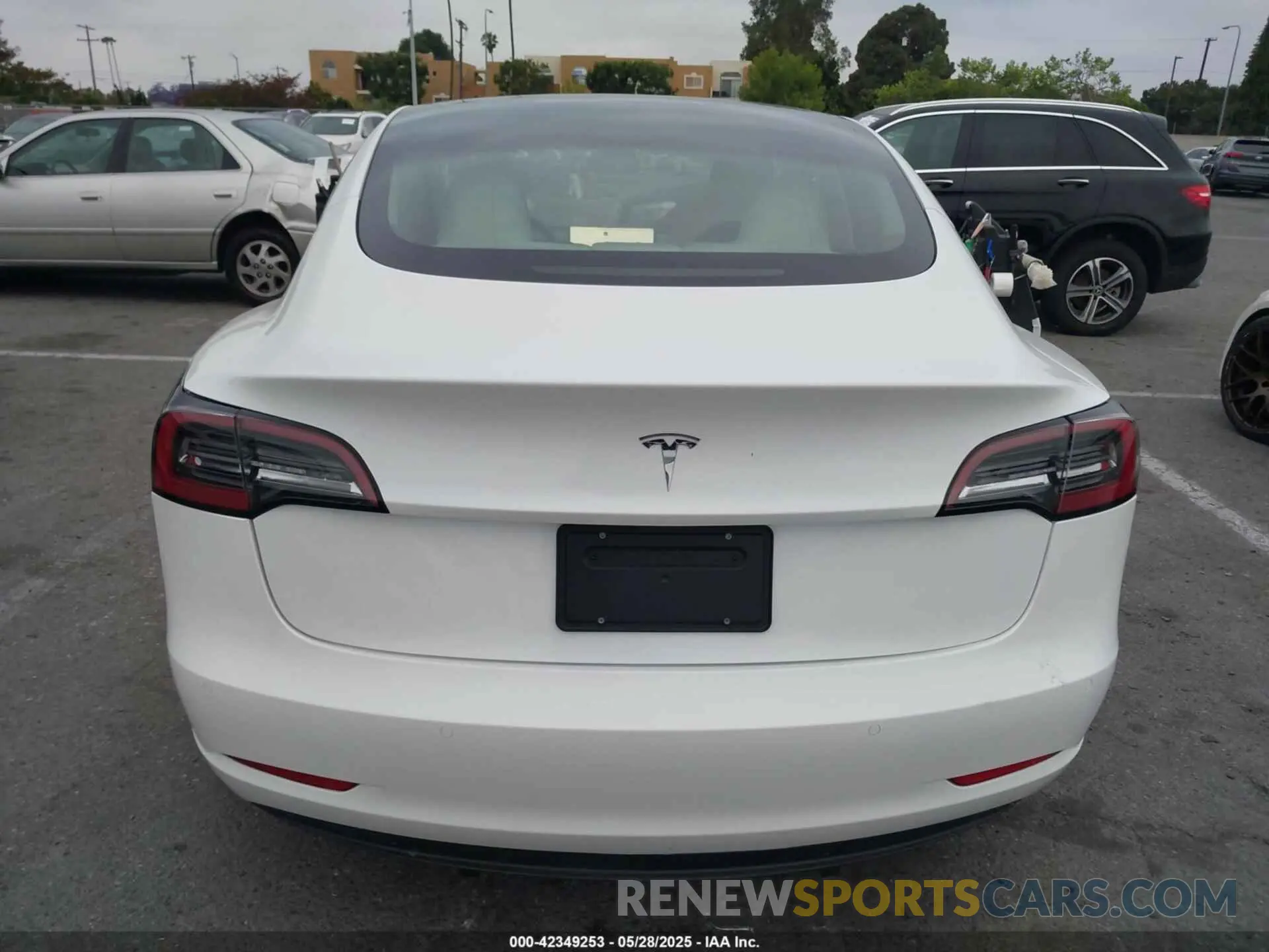 16 Photograph of a damaged car 5YJ3E1EA5NF251126 TESLA MODEL 3 2022