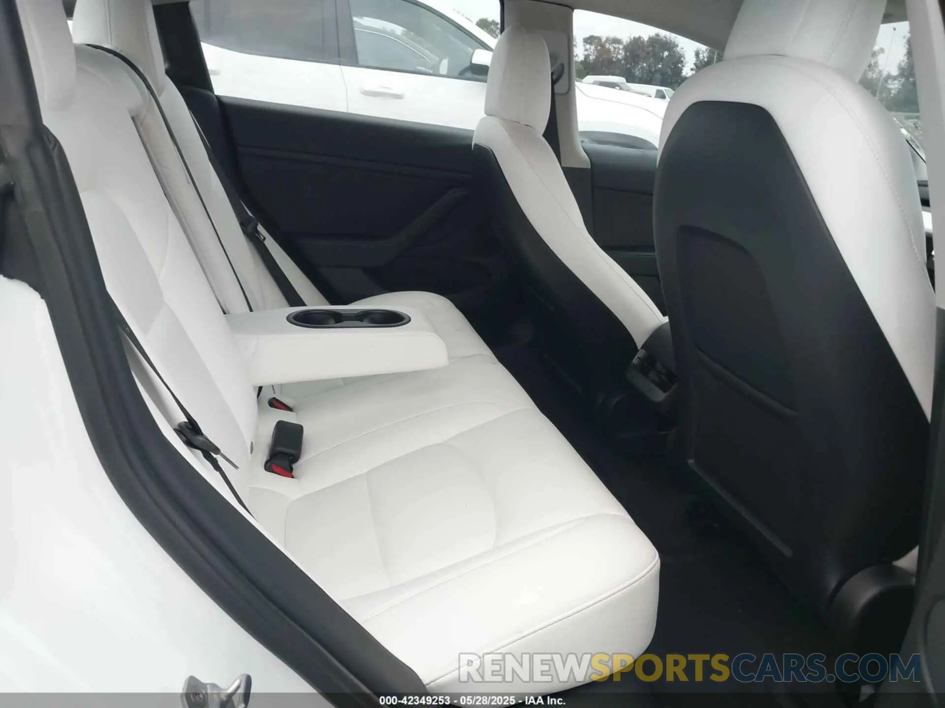 8 Photograph of a damaged car 5YJ3E1EA5NF251126 TESLA MODEL 3 2022