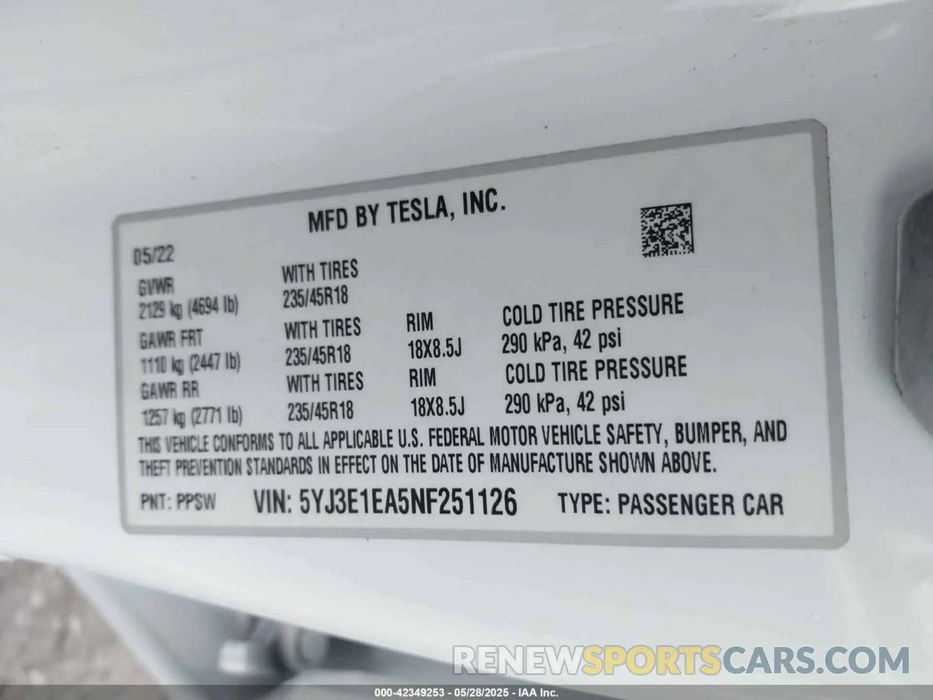 9 Photograph of a damaged car 5YJ3E1EA5NF251126 TESLA MODEL 3 2022