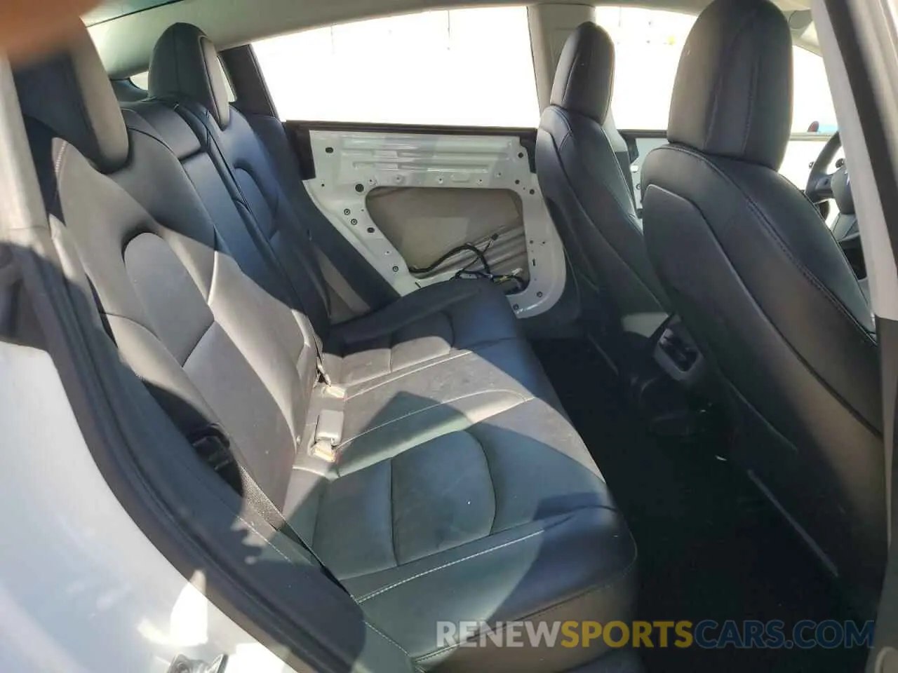 10 Photograph of a damaged car 5YJ3E1EA5NF252440 TESLA MODEL 3 2022