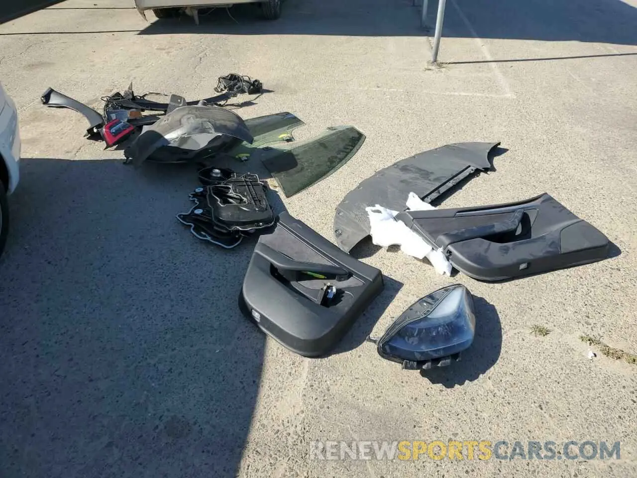 12 Photograph of a damaged car 5YJ3E1EA5NF252440 TESLA MODEL 3 2022