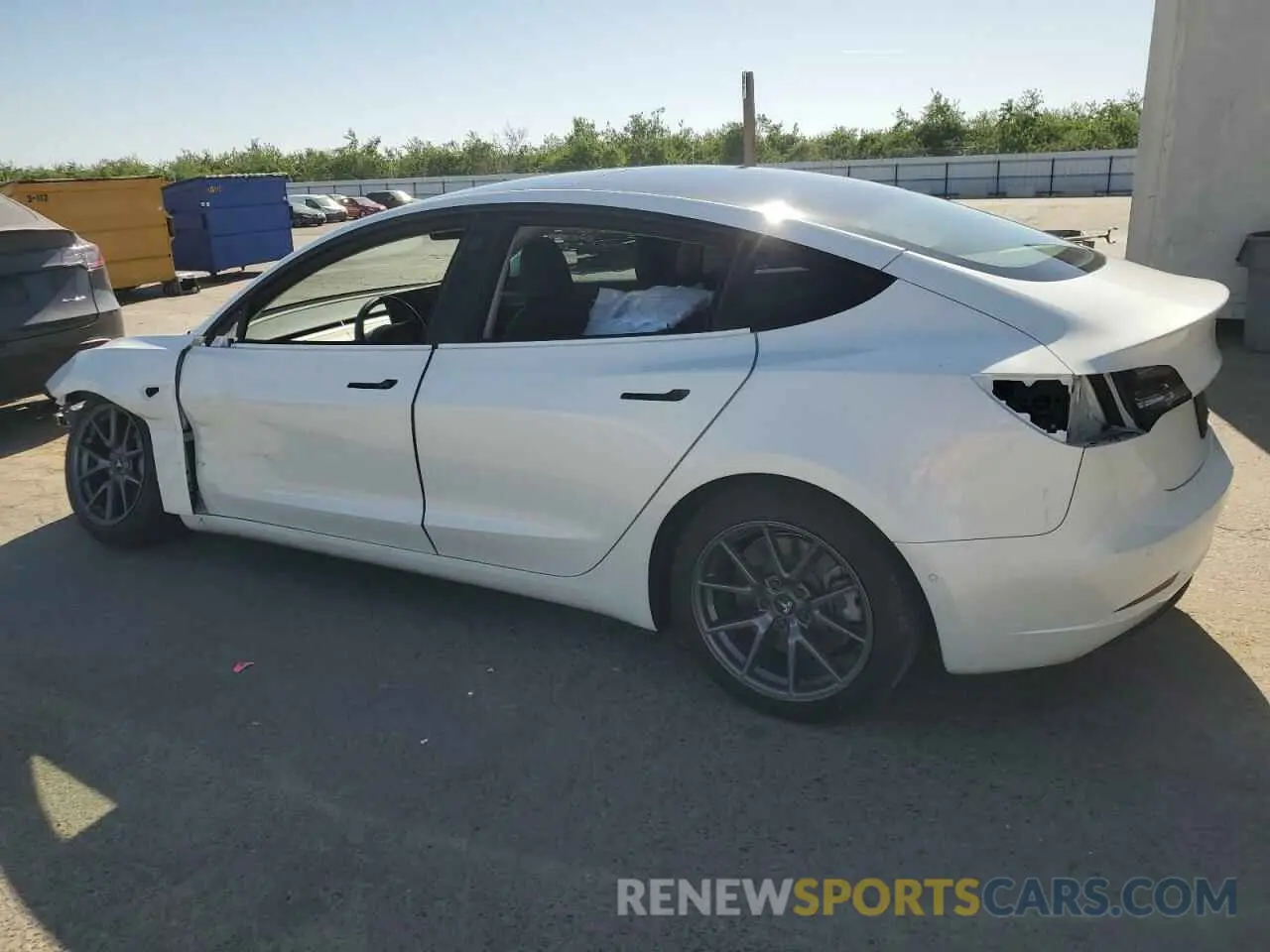 2 Photograph of a damaged car 5YJ3E1EA5NF252440 TESLA MODEL 3 2022