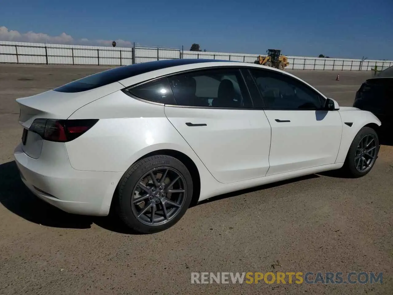 3 Photograph of a damaged car 5YJ3E1EA5NF252440 TESLA MODEL 3 2022