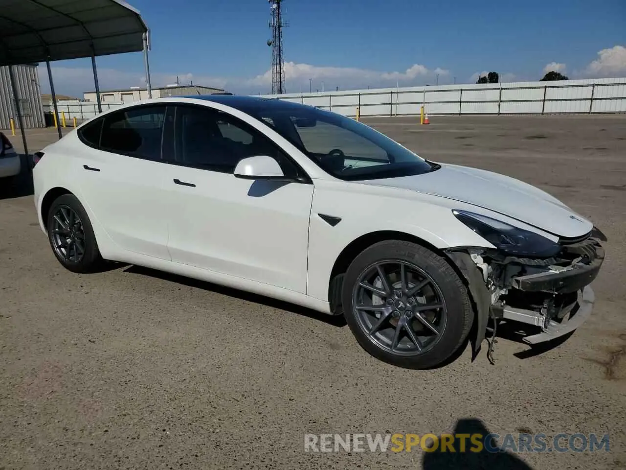 4 Photograph of a damaged car 5YJ3E1EA5NF252440 TESLA MODEL 3 2022