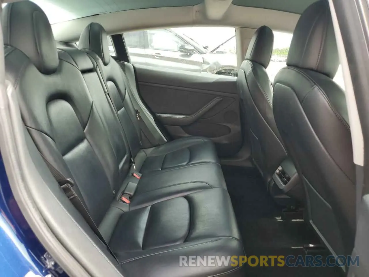 10 Photograph of a damaged car 5YJ3E1EA5NF285552 TESLA MODEL 3 2022